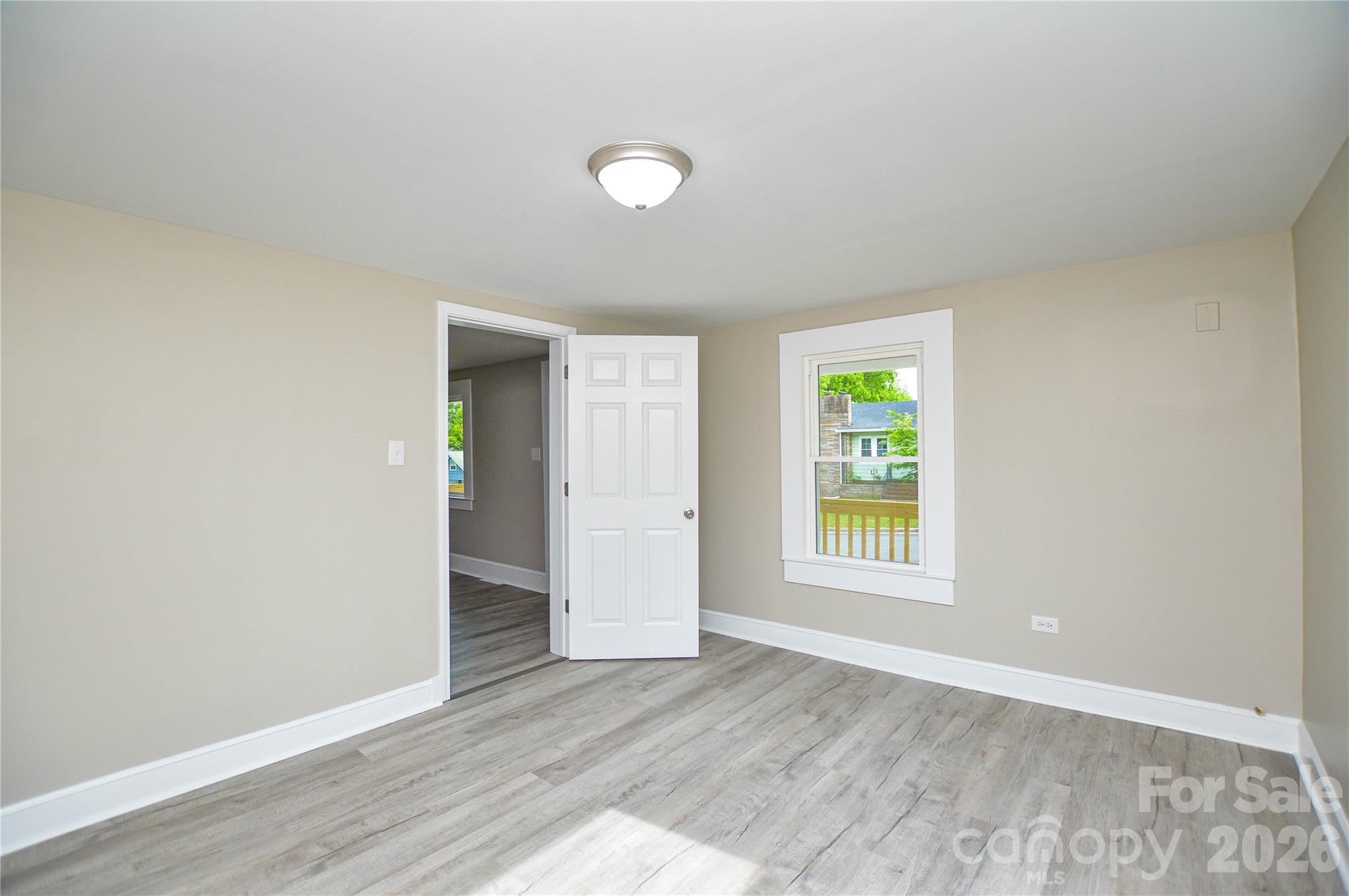730 W Oakwood Avenue Property Photo 16