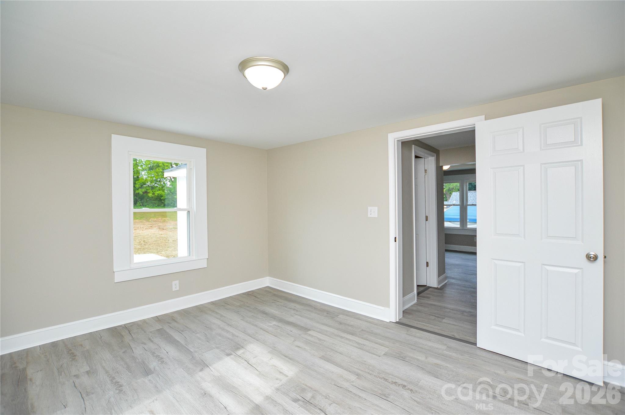 730 W Oakwood Avenue Property Photo 19
