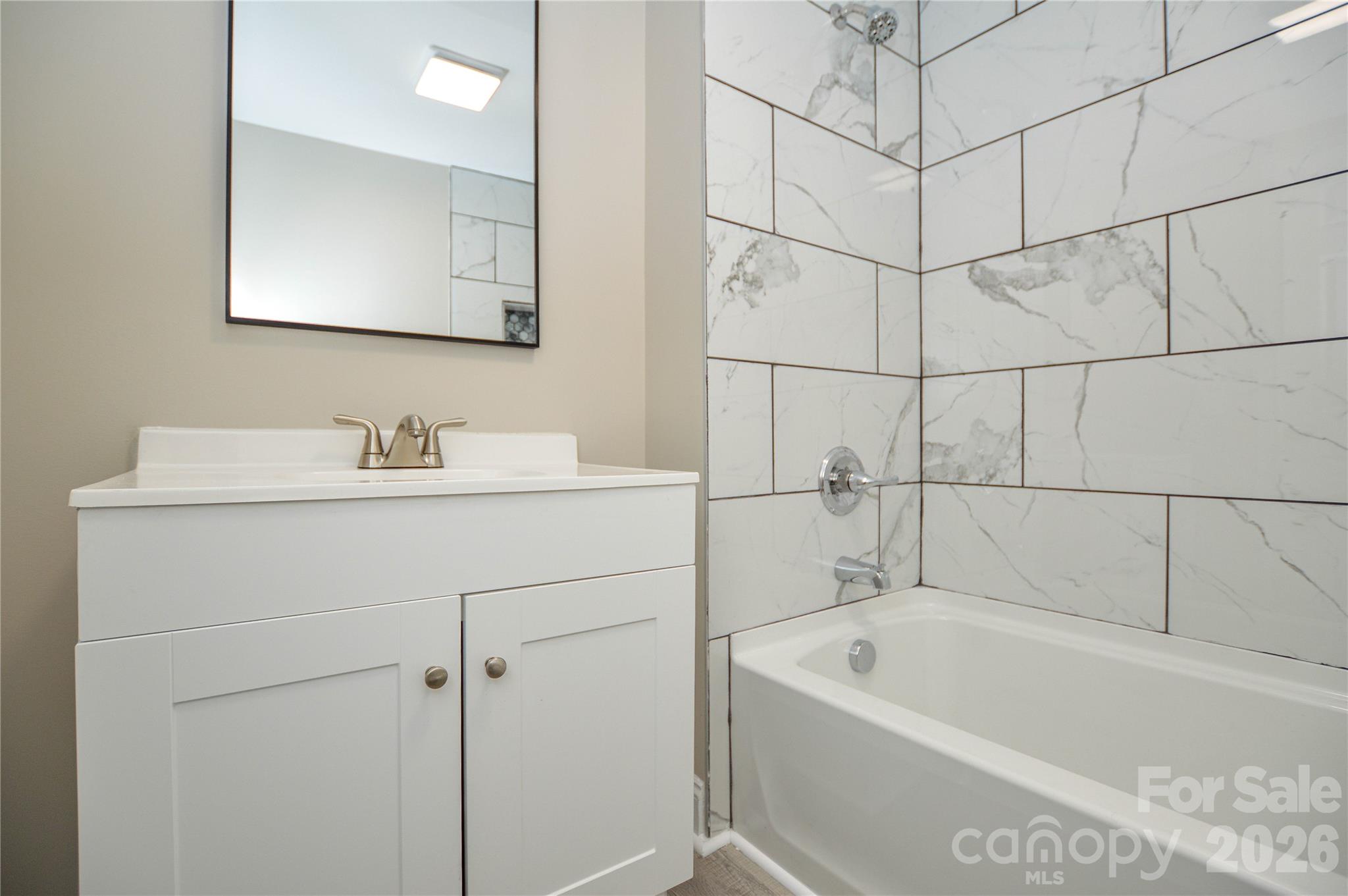 730 W Oakwood Avenue Property Photo 20