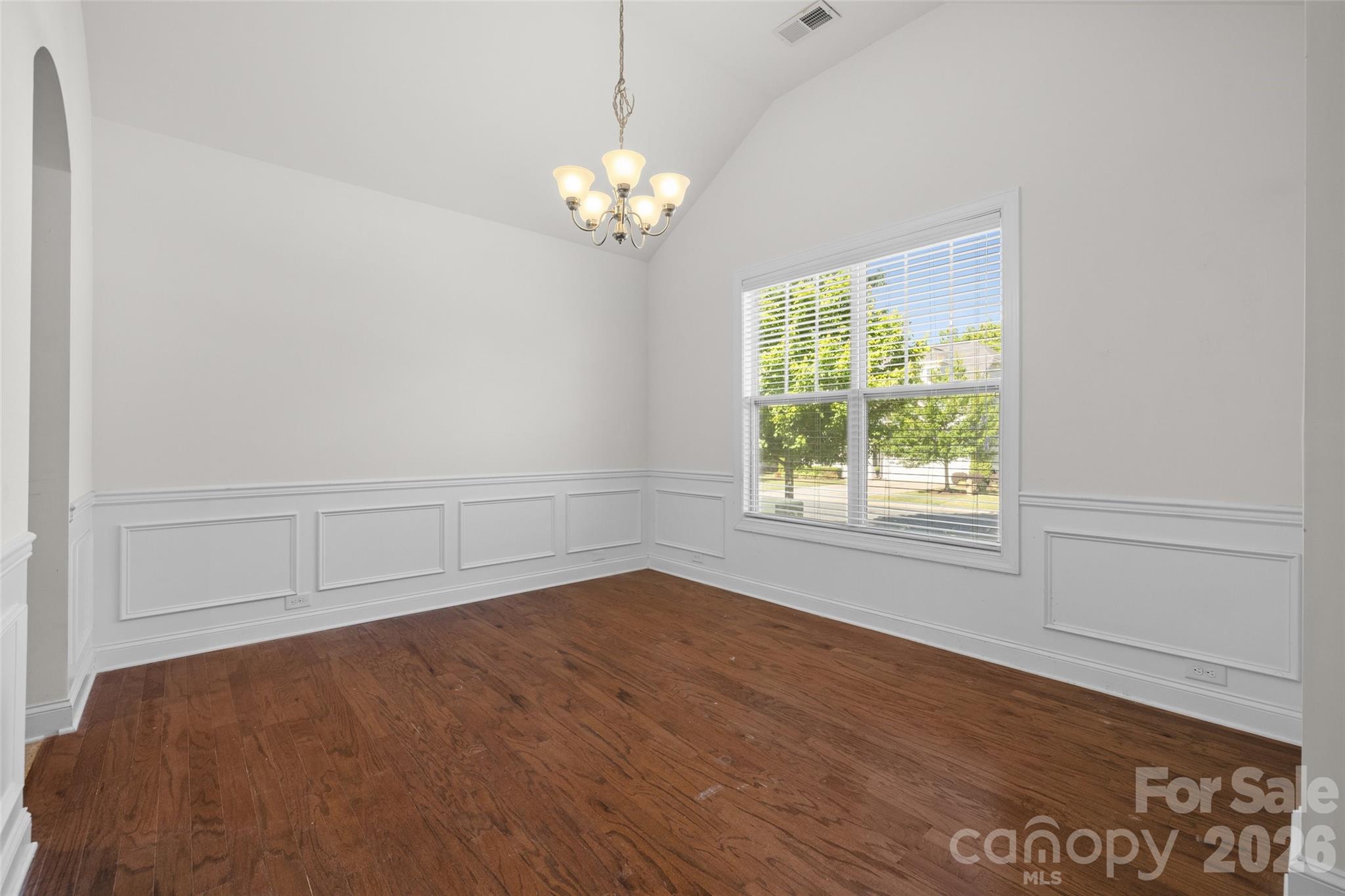 578 Daventry Court Property Photo 7