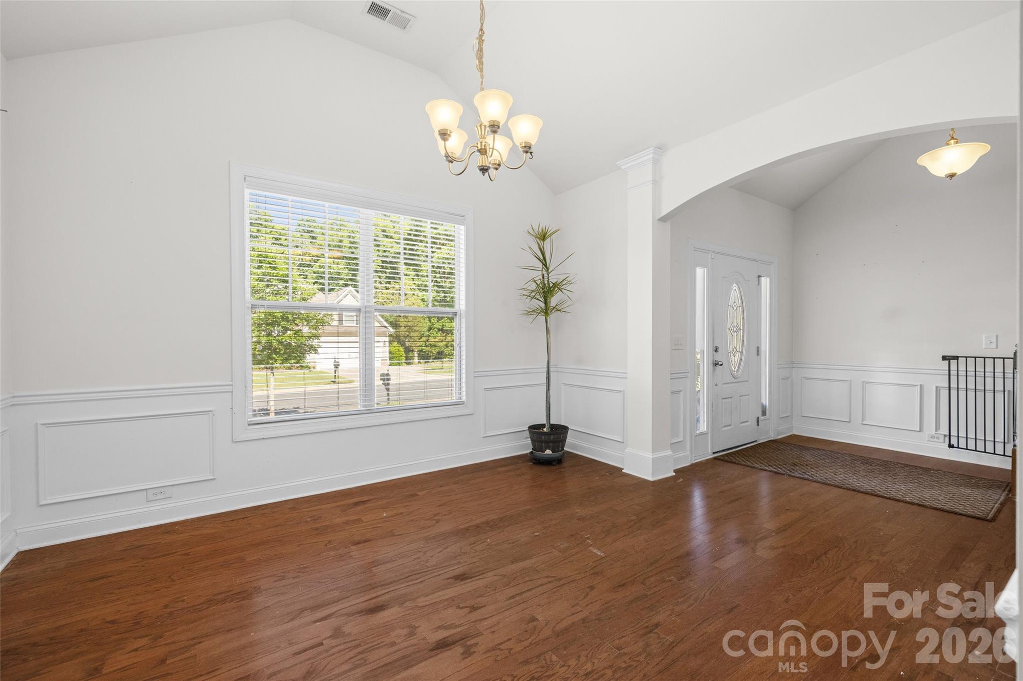 578 Daventry Court Property Photo 8