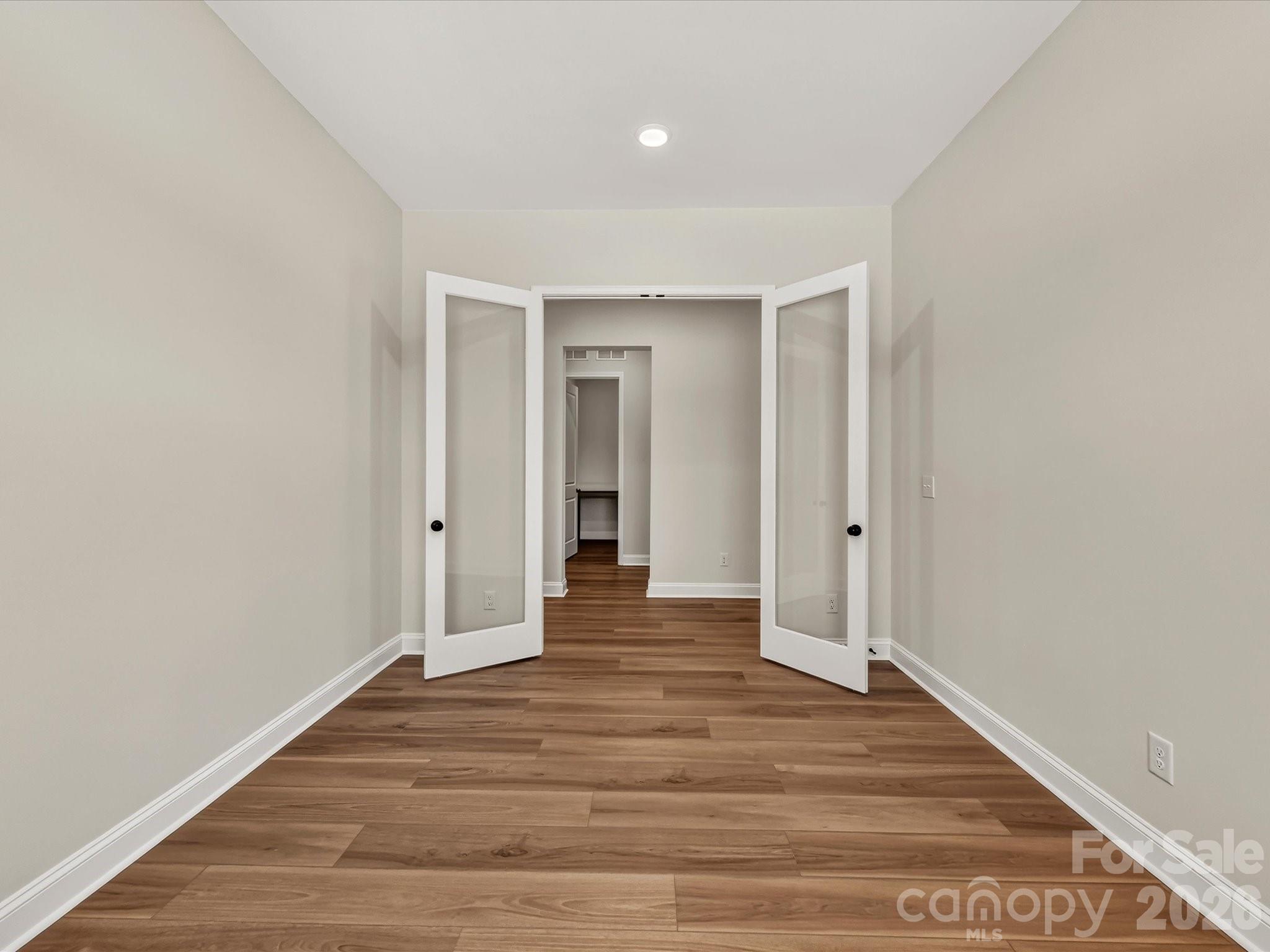 552 Cape Cod Way Property Photo 3