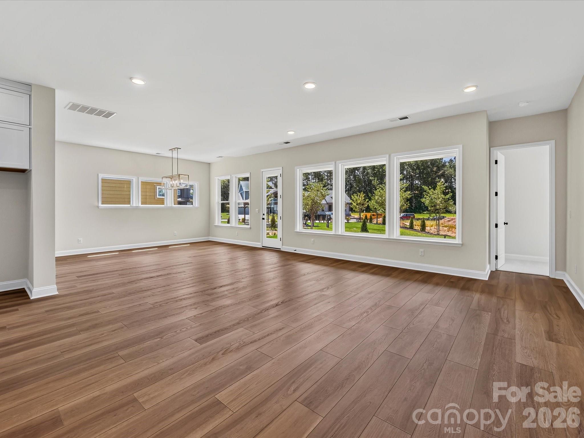 552 Cape Cod Way Property Photo 4