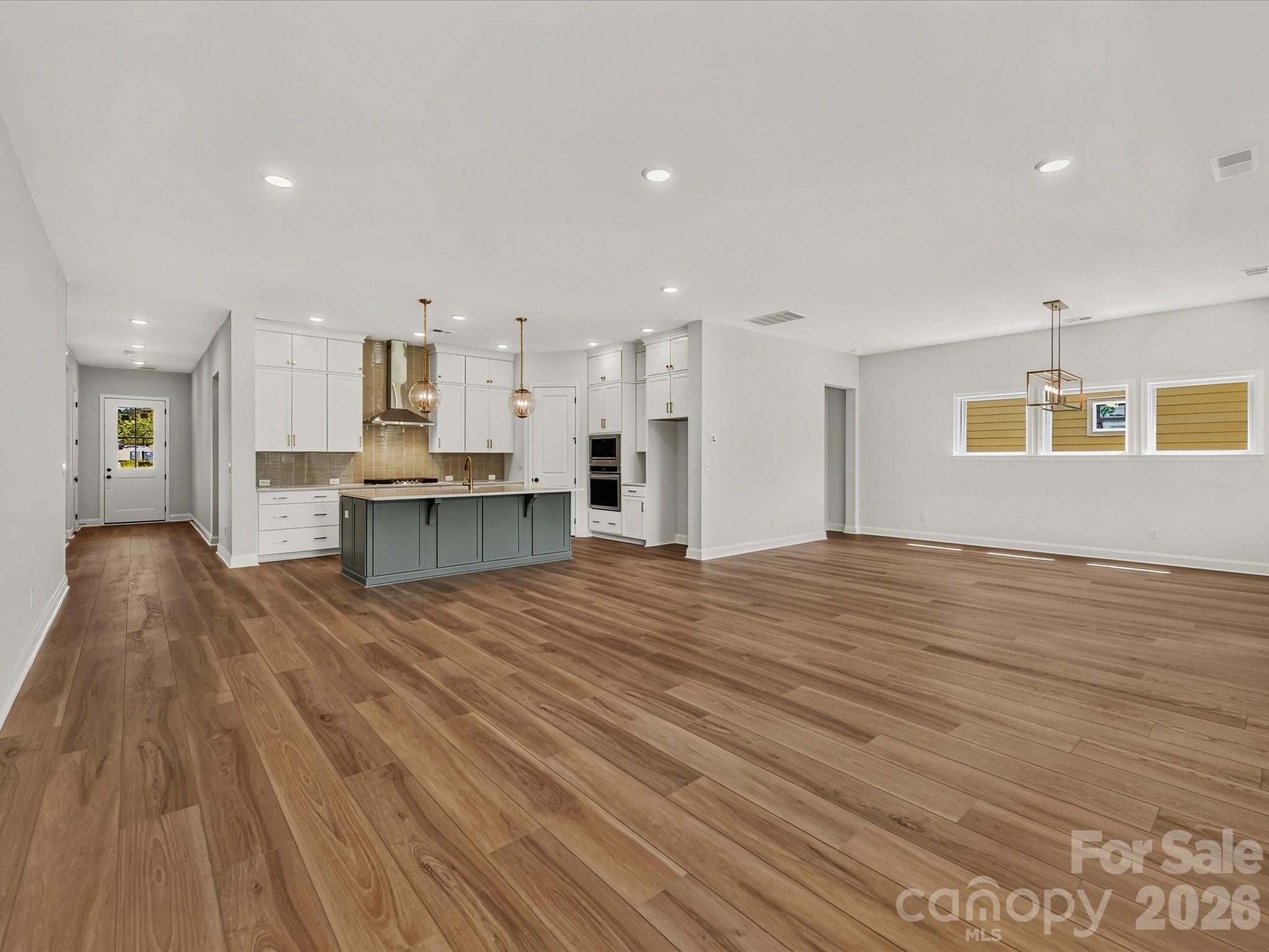 552 Cape Cod Way Property Photo 5