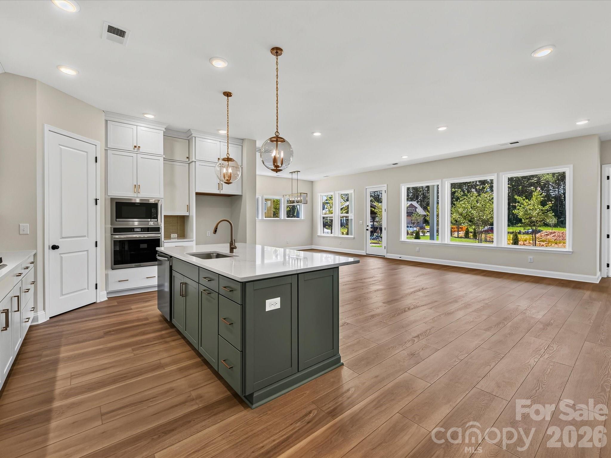 552 Cape Cod Way Property Photo 7