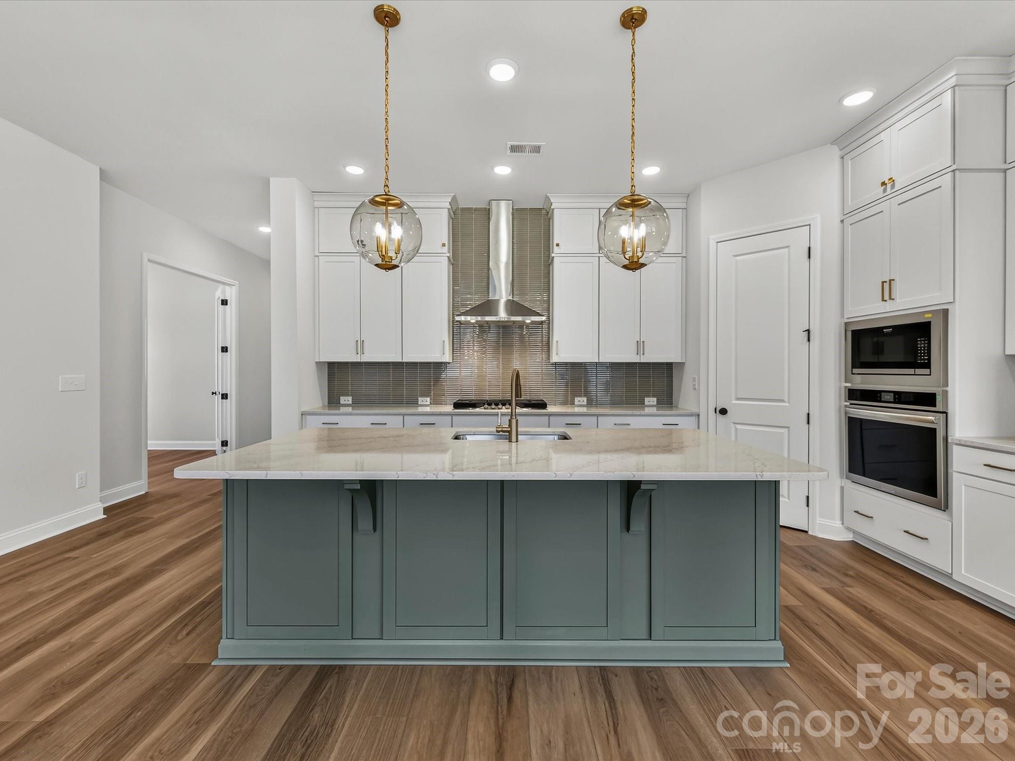 552 Cape Cod Way Property Photo 8
