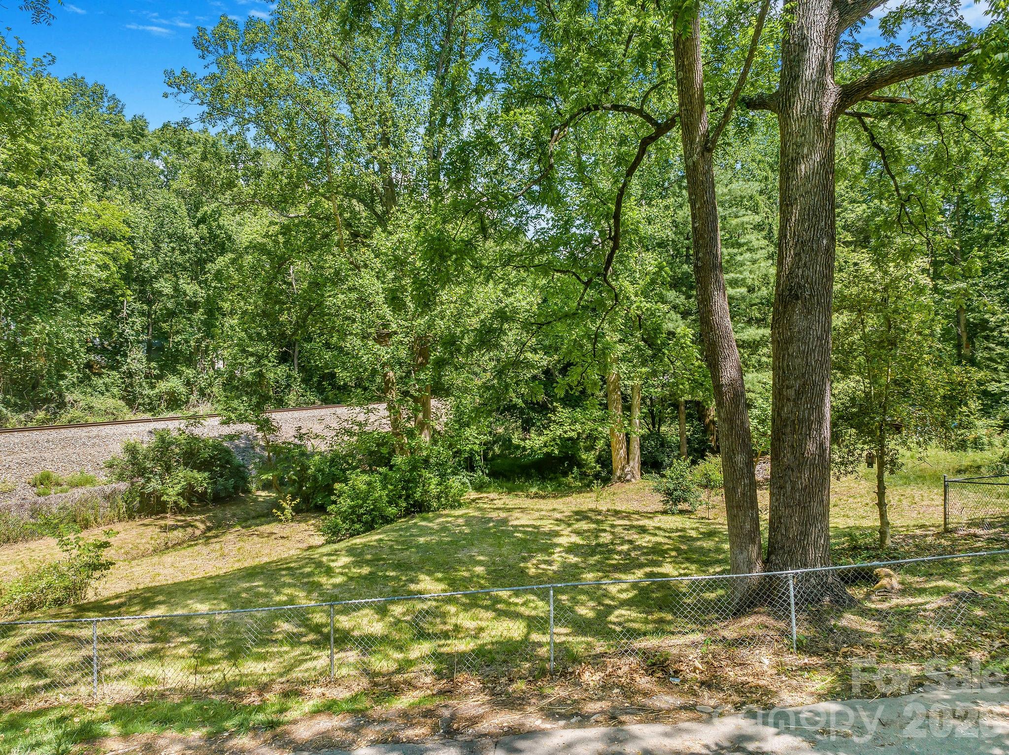 28 Pinecrest Drive 2 Property Photo 3