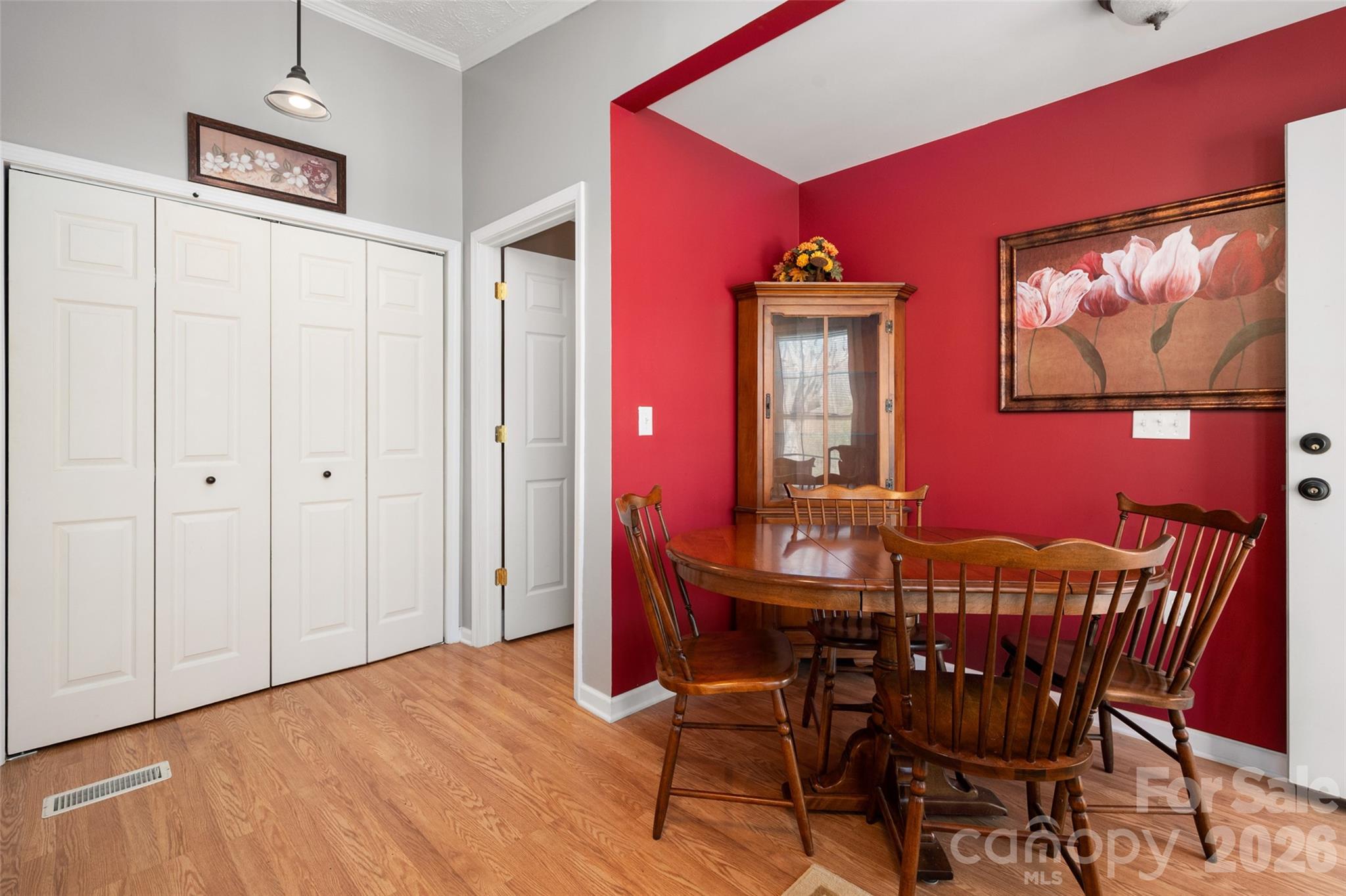 2504 Cottage Lane Property Photo 7
