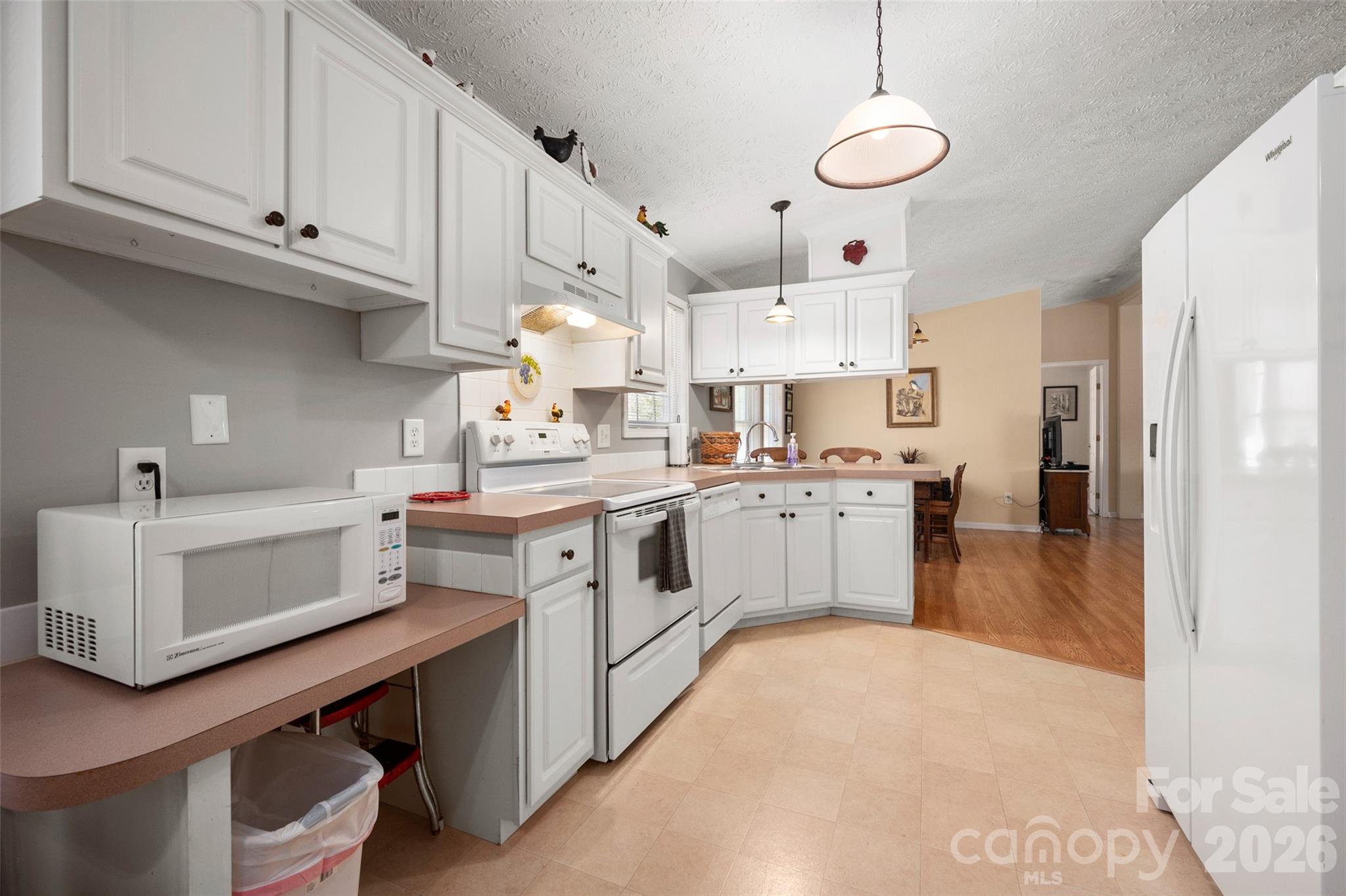 2504 Cottage Lane Property Photo 8