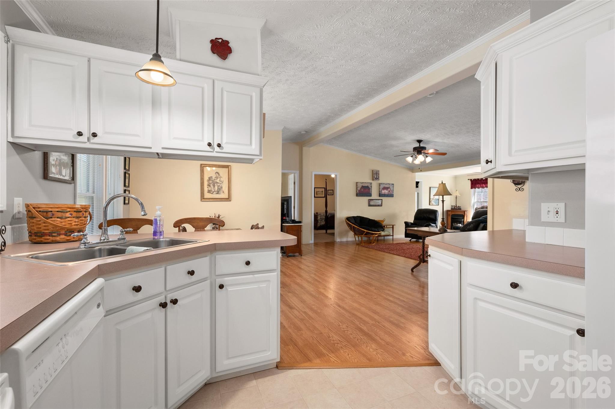 2504 Cottage Lane Property Photo 9