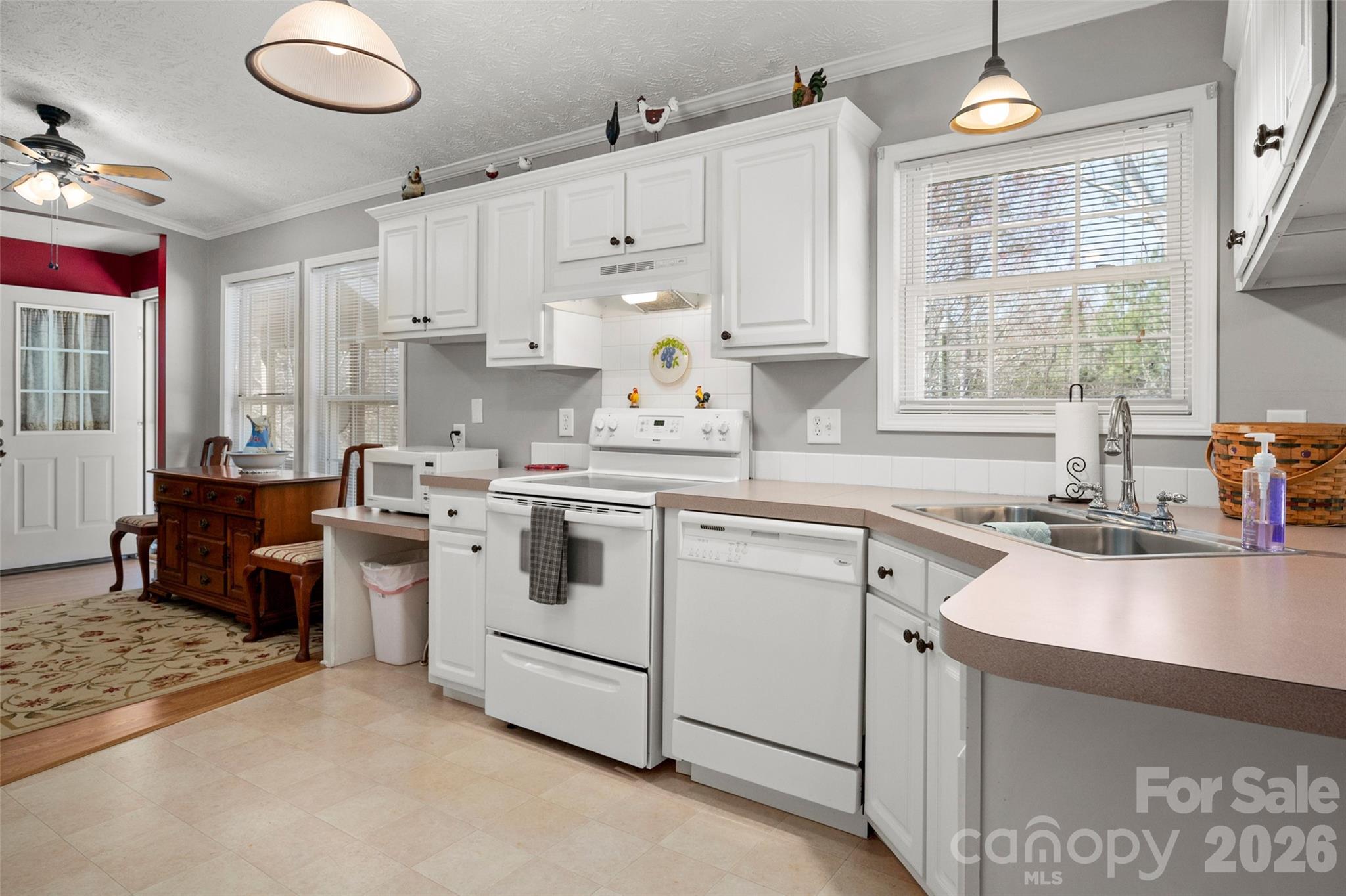 2504 Cottage Lane Property Photo 11