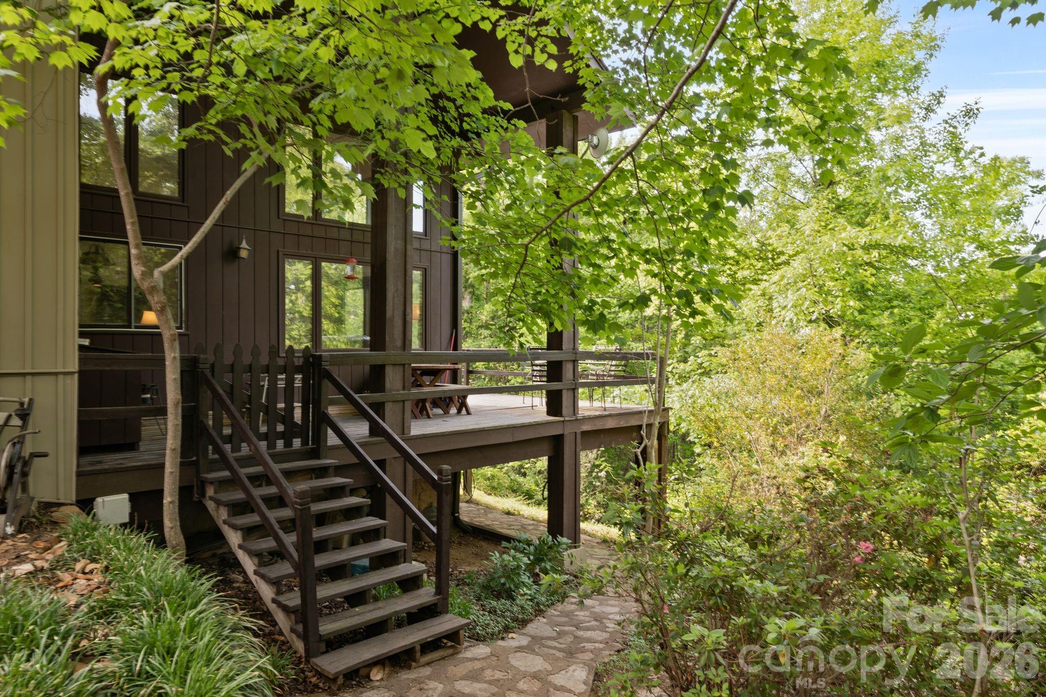 415 Reel Hollow Road Property Photo 4