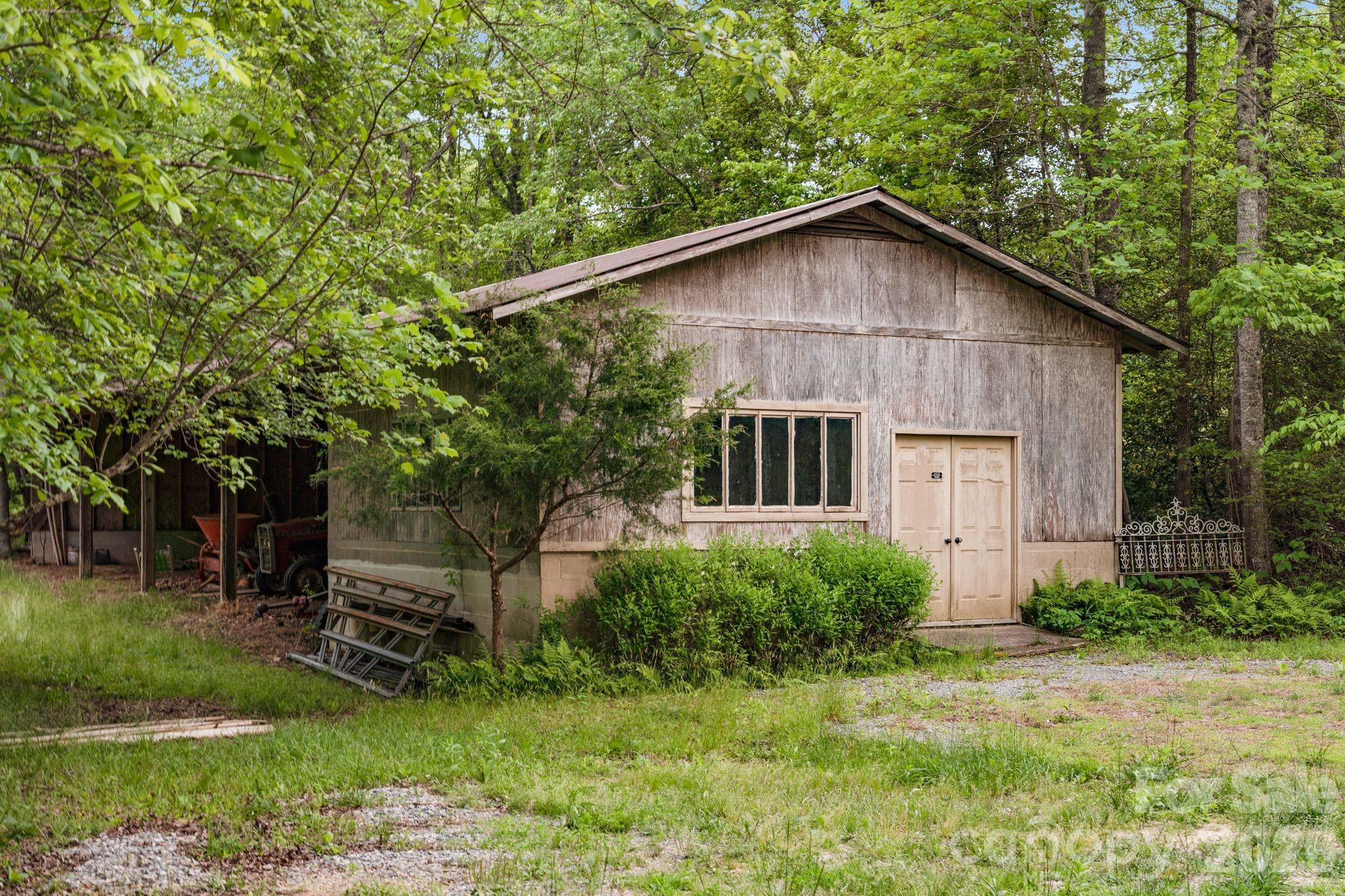 415 Reel Hollow Road Property Photo 29