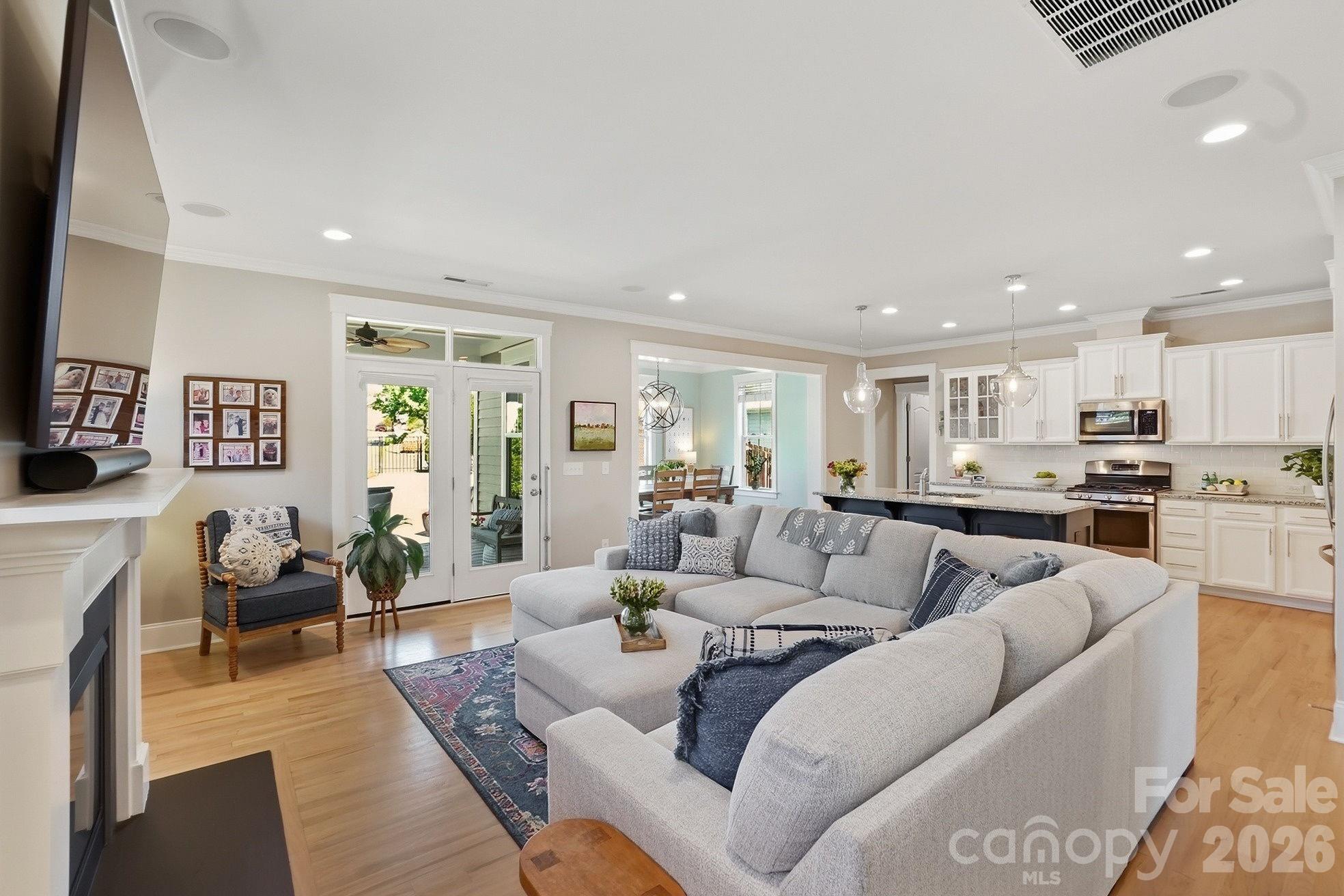 783 Waterscape Court Property Photo 4