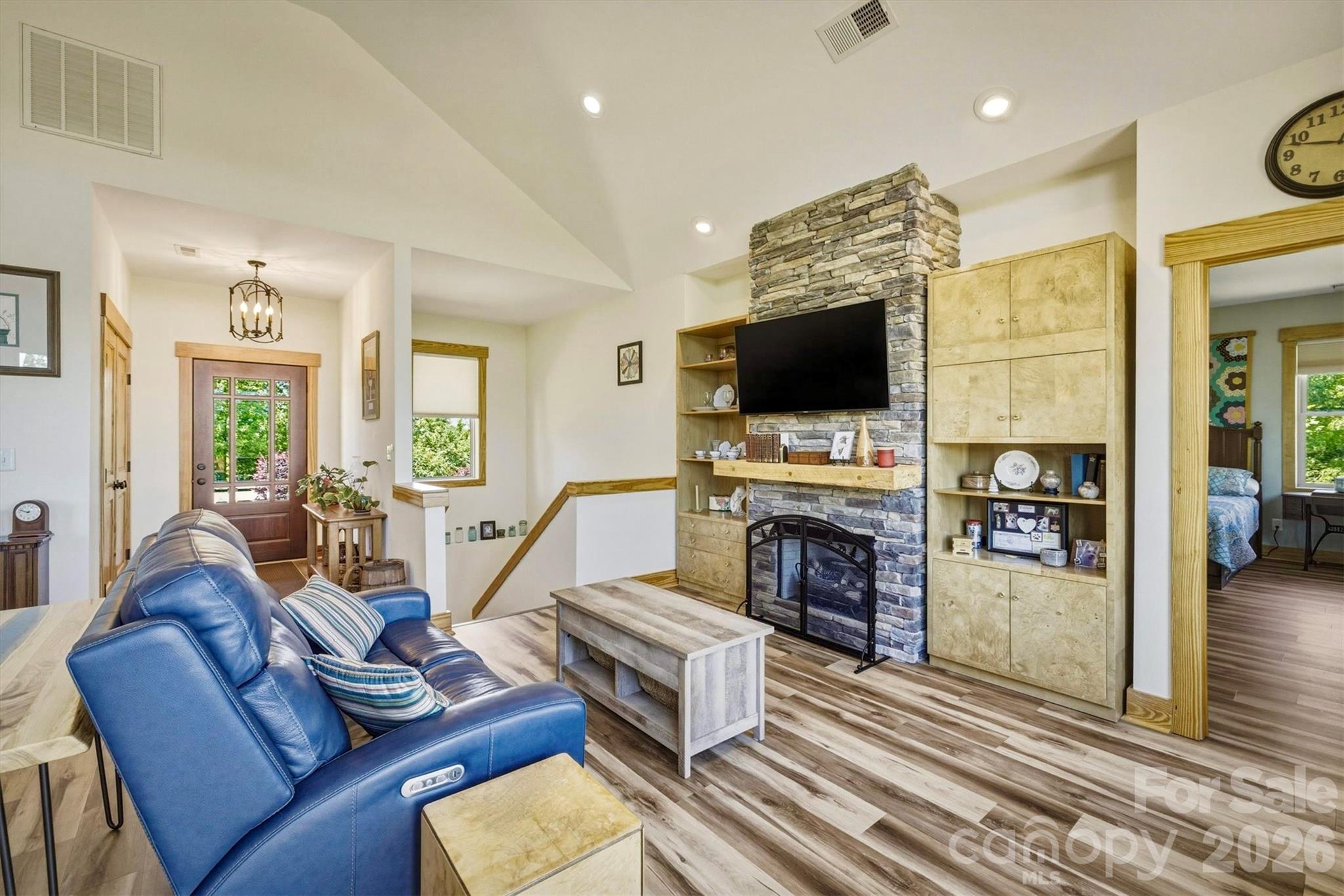 5564 Table View Lane Property Photo 7