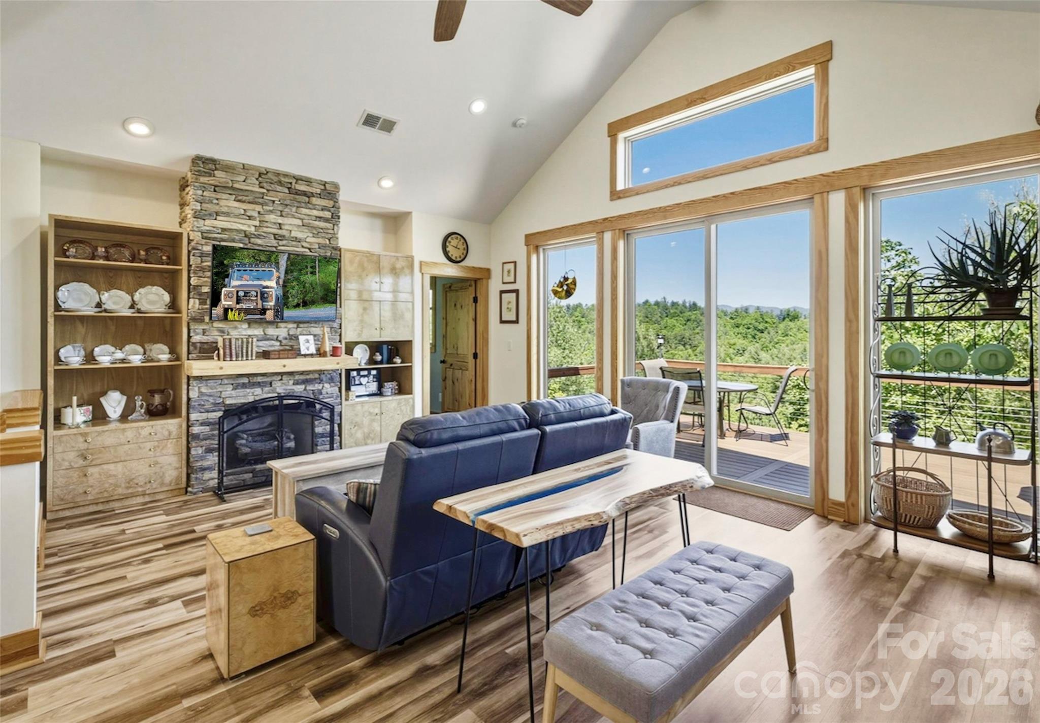 5564 Table View Lane Property Photo 8