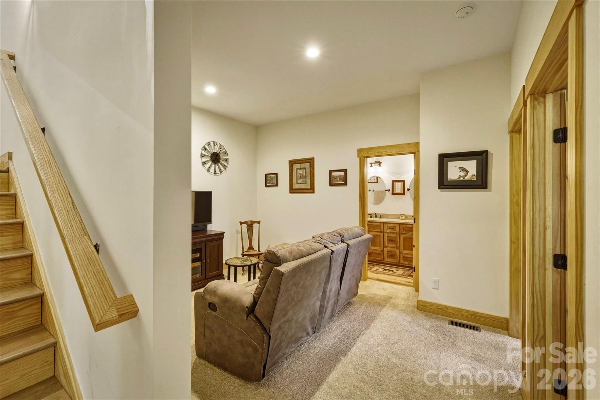 5564 Table View Lane Property Photo 21