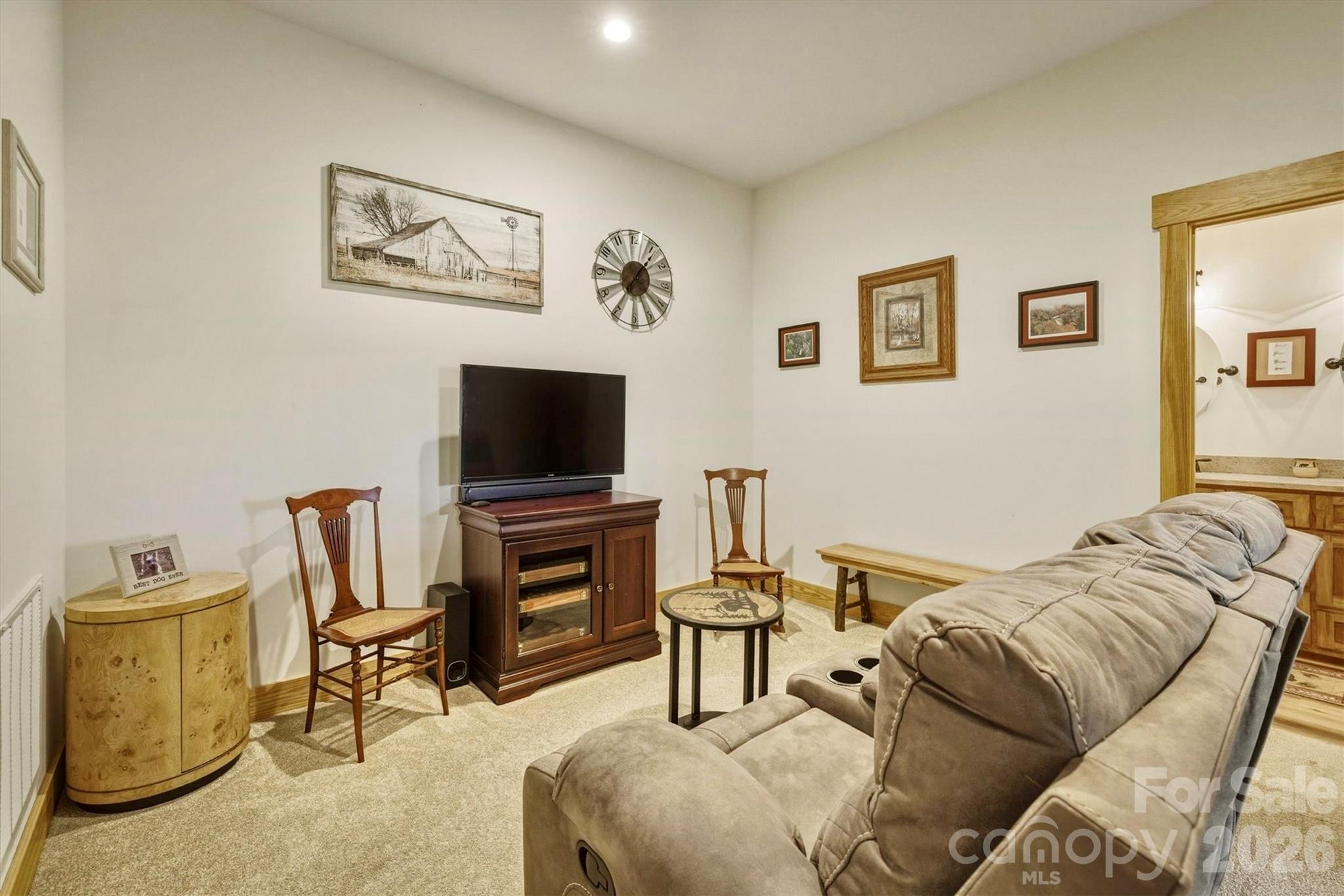 5564 Table View Lane Property Photo 22