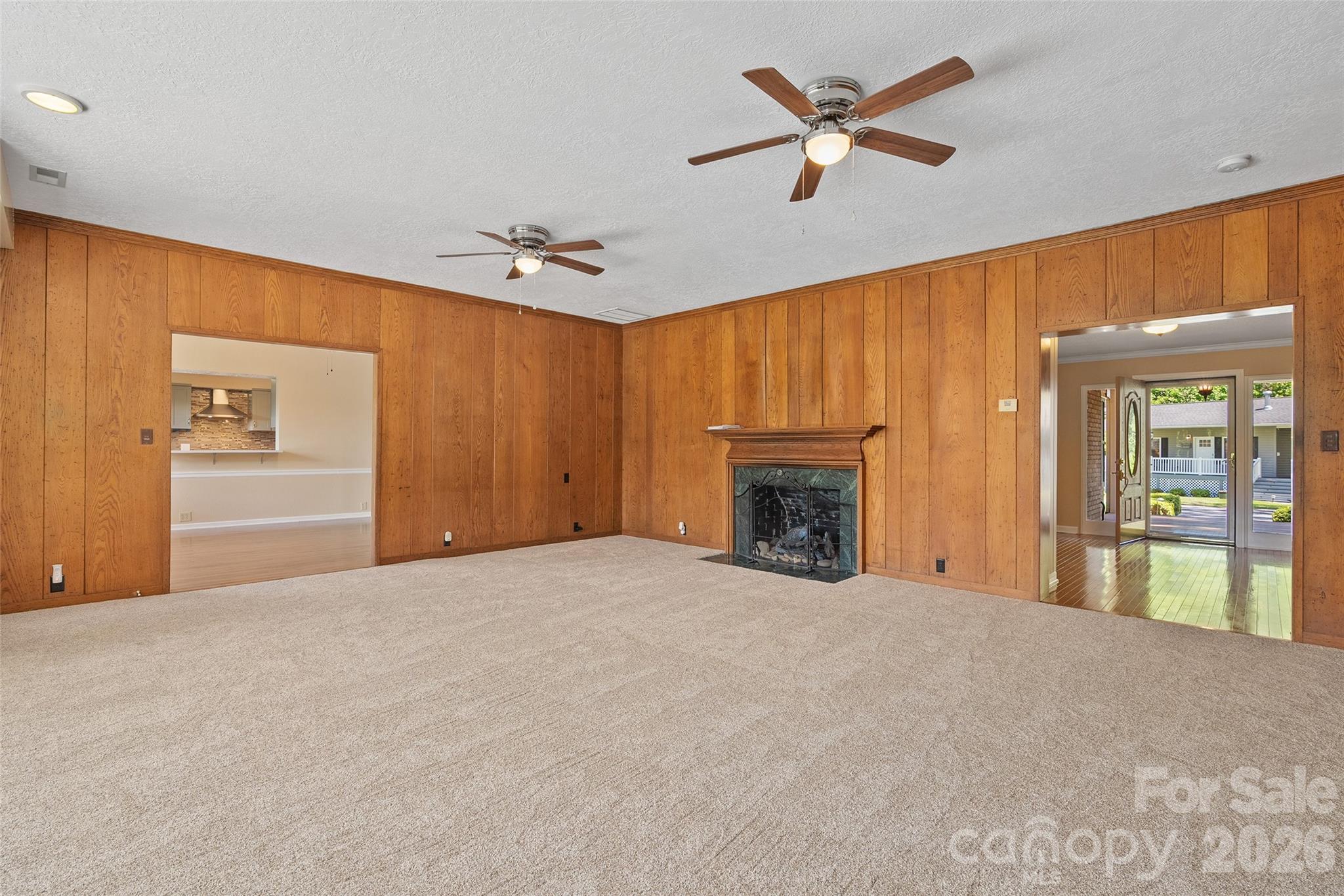 142 Country Club Drive Property Photo 5