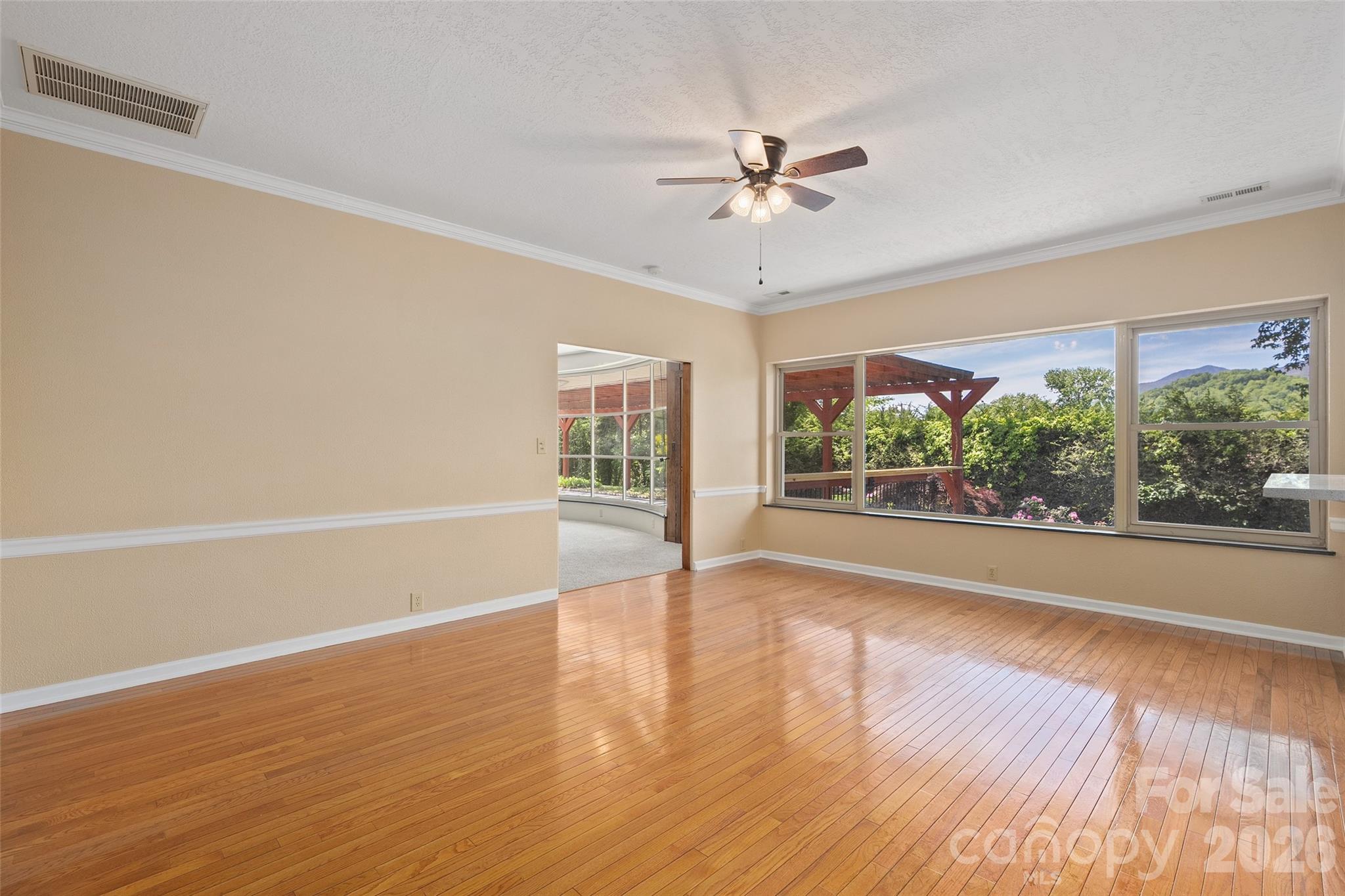 142 Country Club Drive Property Photo 9