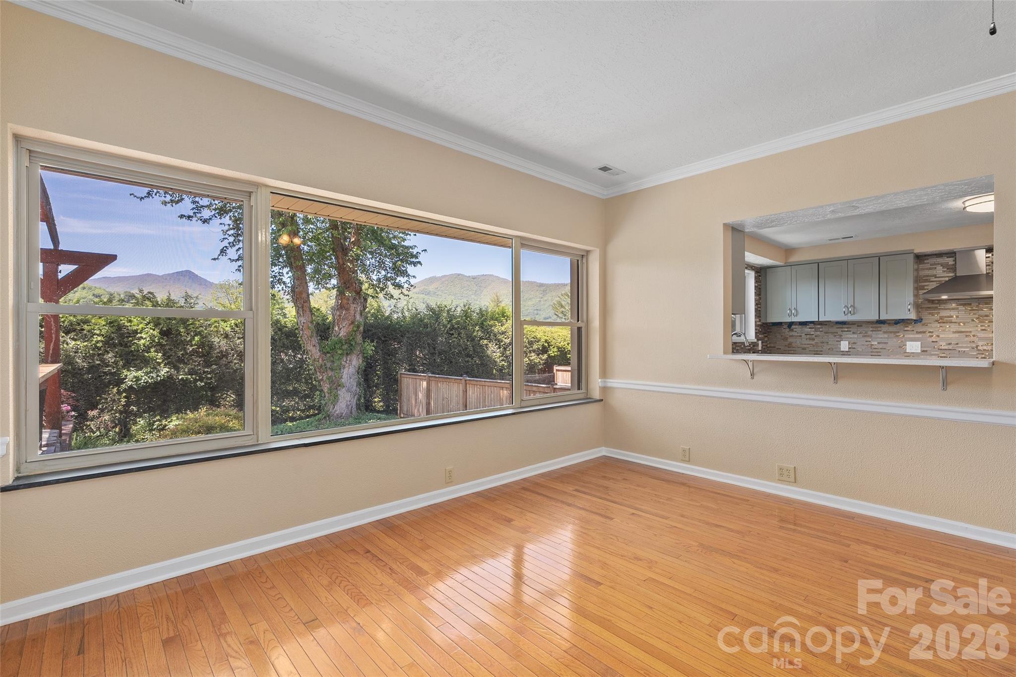 142 Country Club Drive Property Photo 10