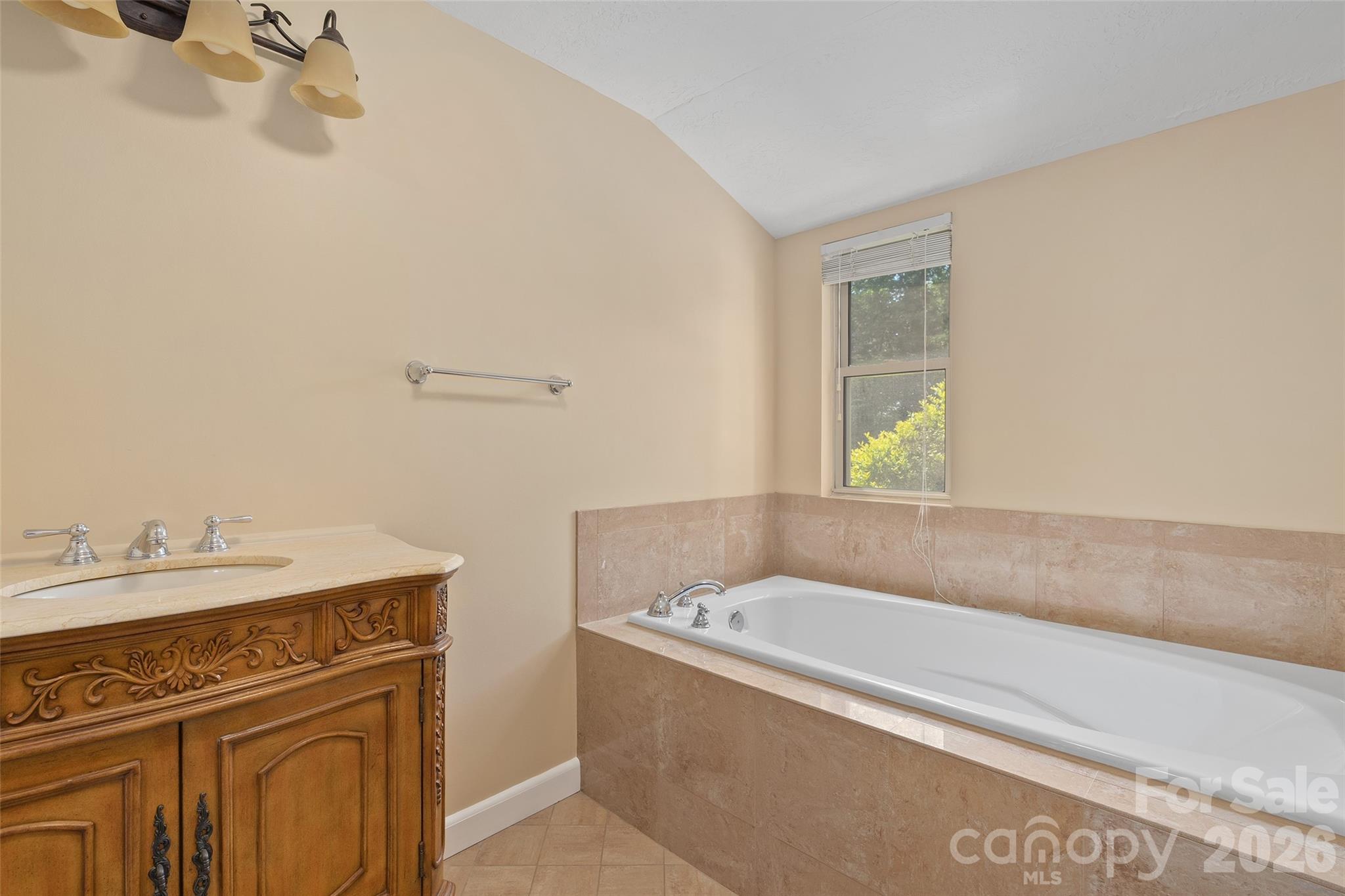 142 Country Club Drive Property Photo 28