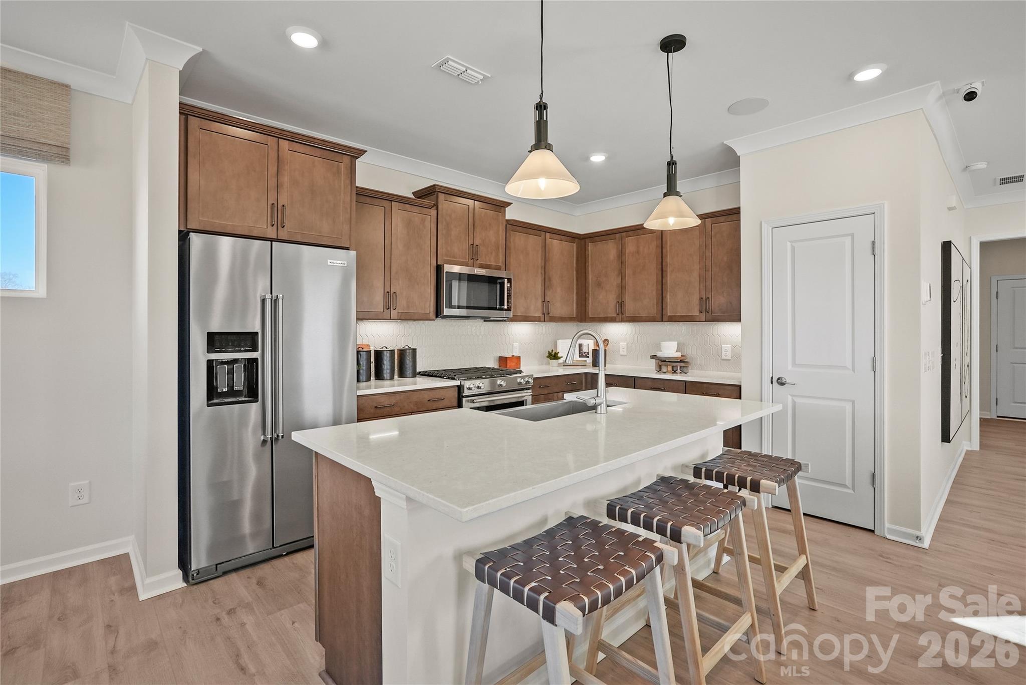 2208 Waterfall Way Property Photo 5