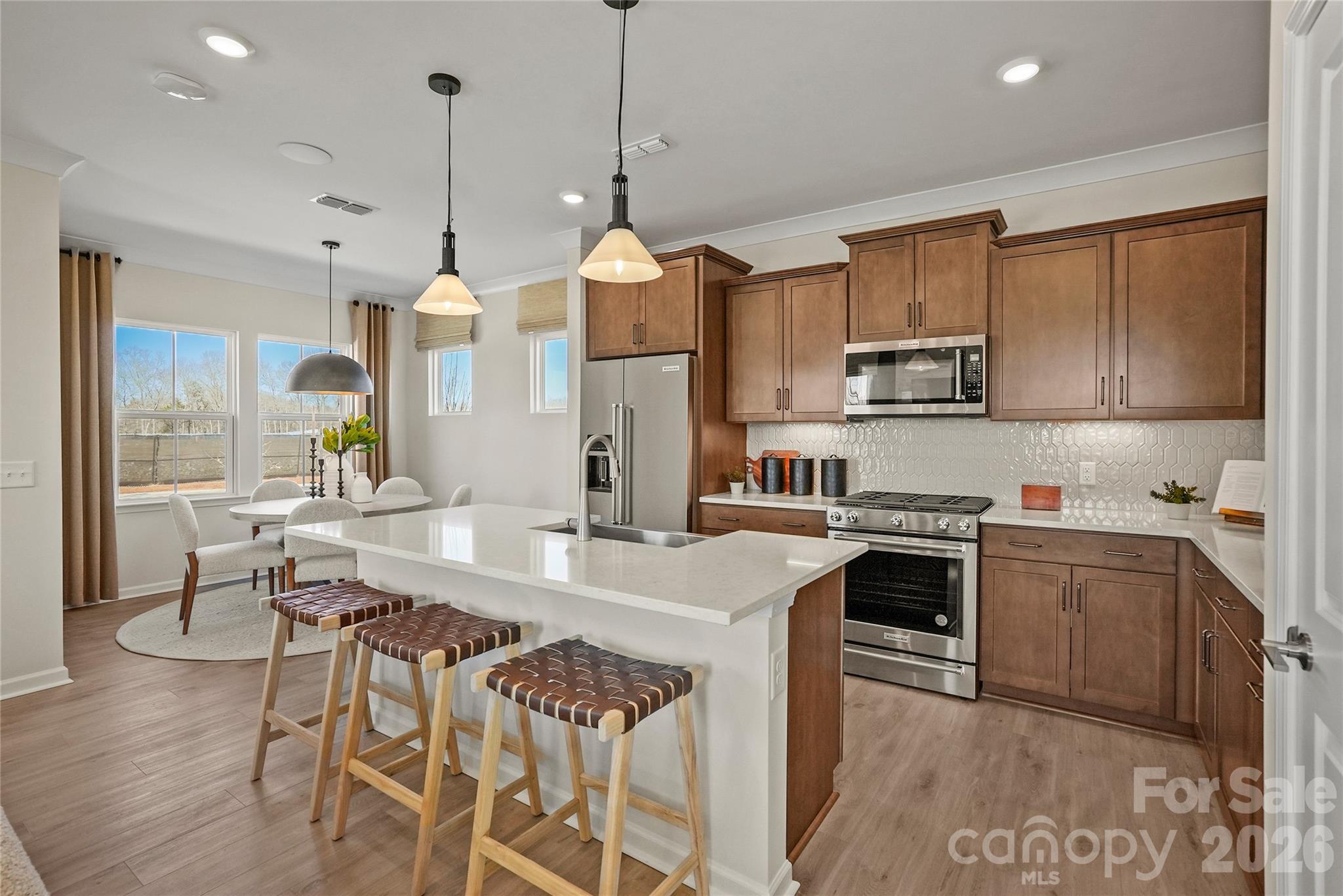 2208 Waterfall Way Property Photo 7