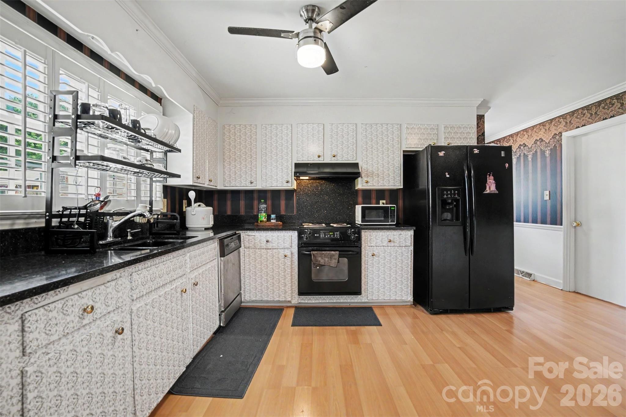 6300 Idlebrook Drive Property Photo 8