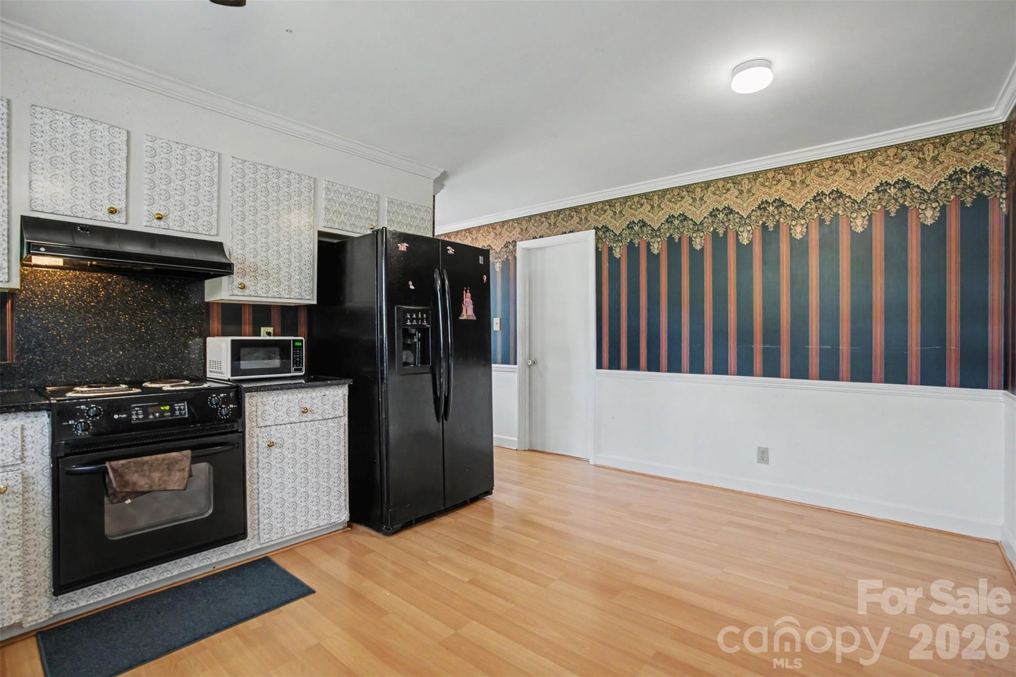 6300 Idlebrook Drive Property Photo 9