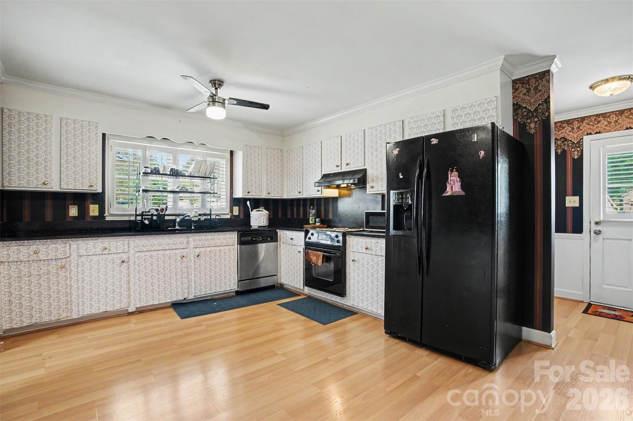 6300 Idlebrook Drive Property Photo 10