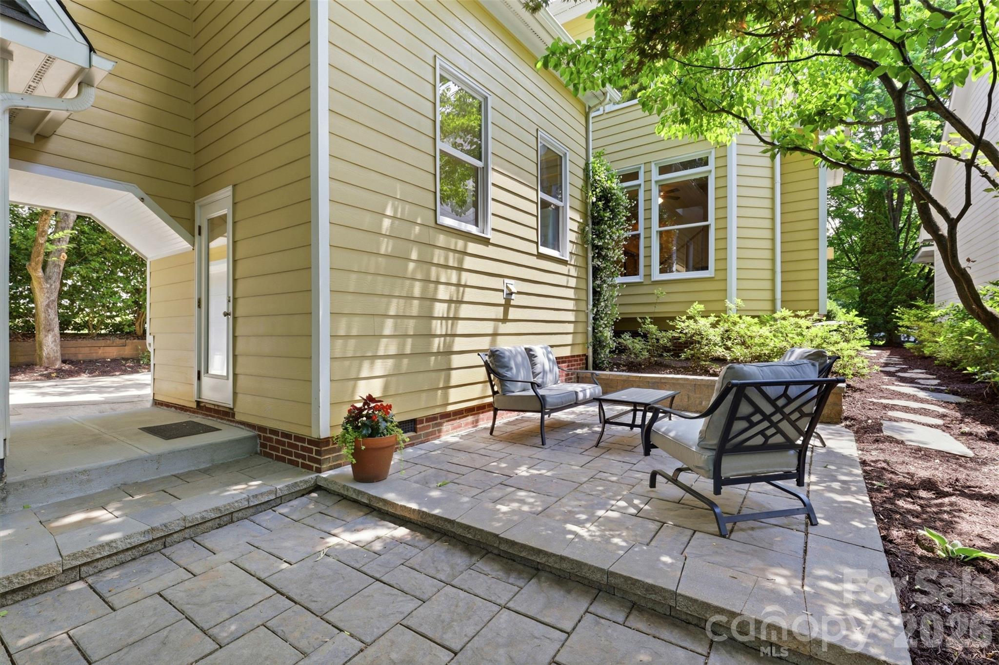739 Julia Street Property Photo 37