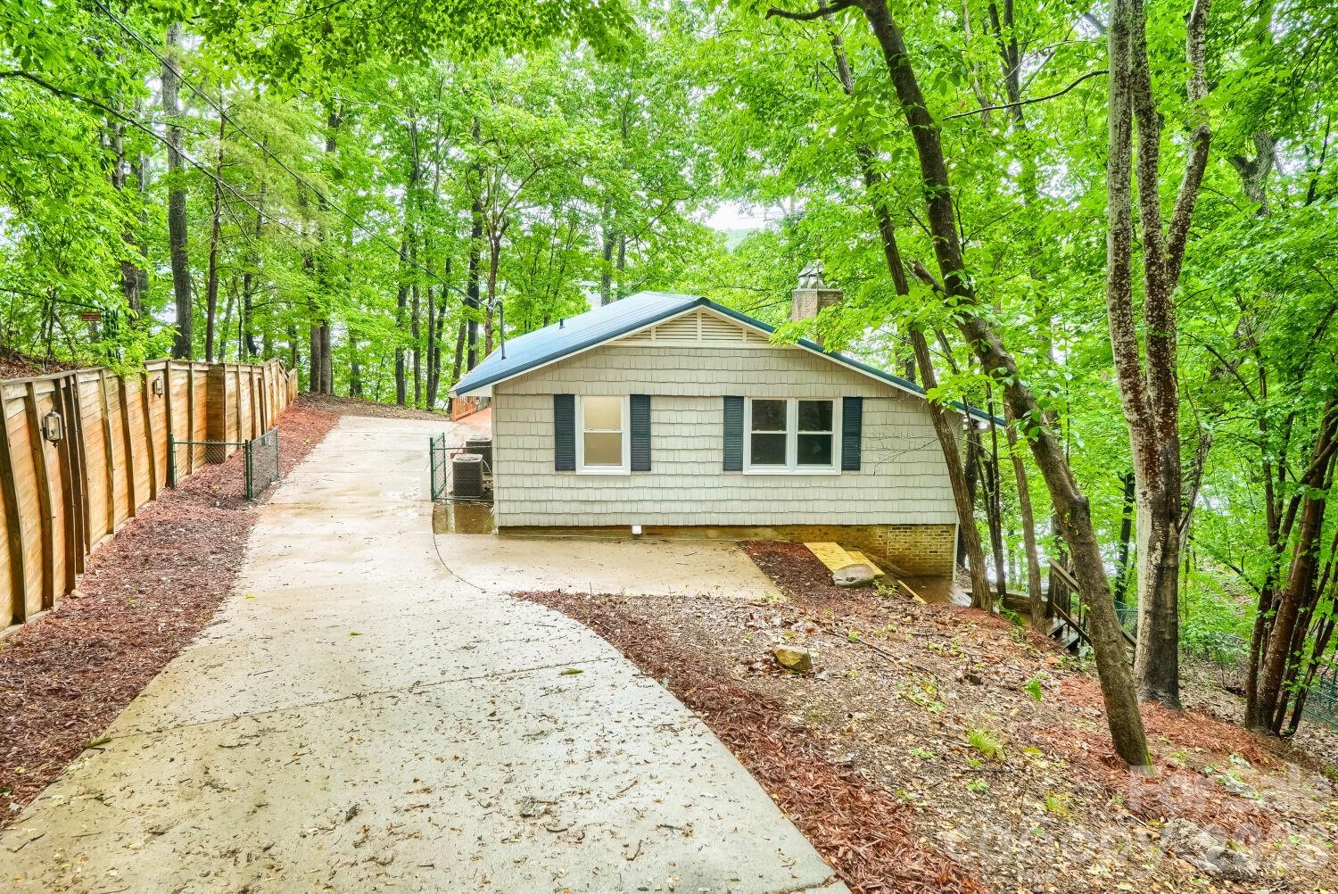 42640 Moonshine Drive Property Photo 5