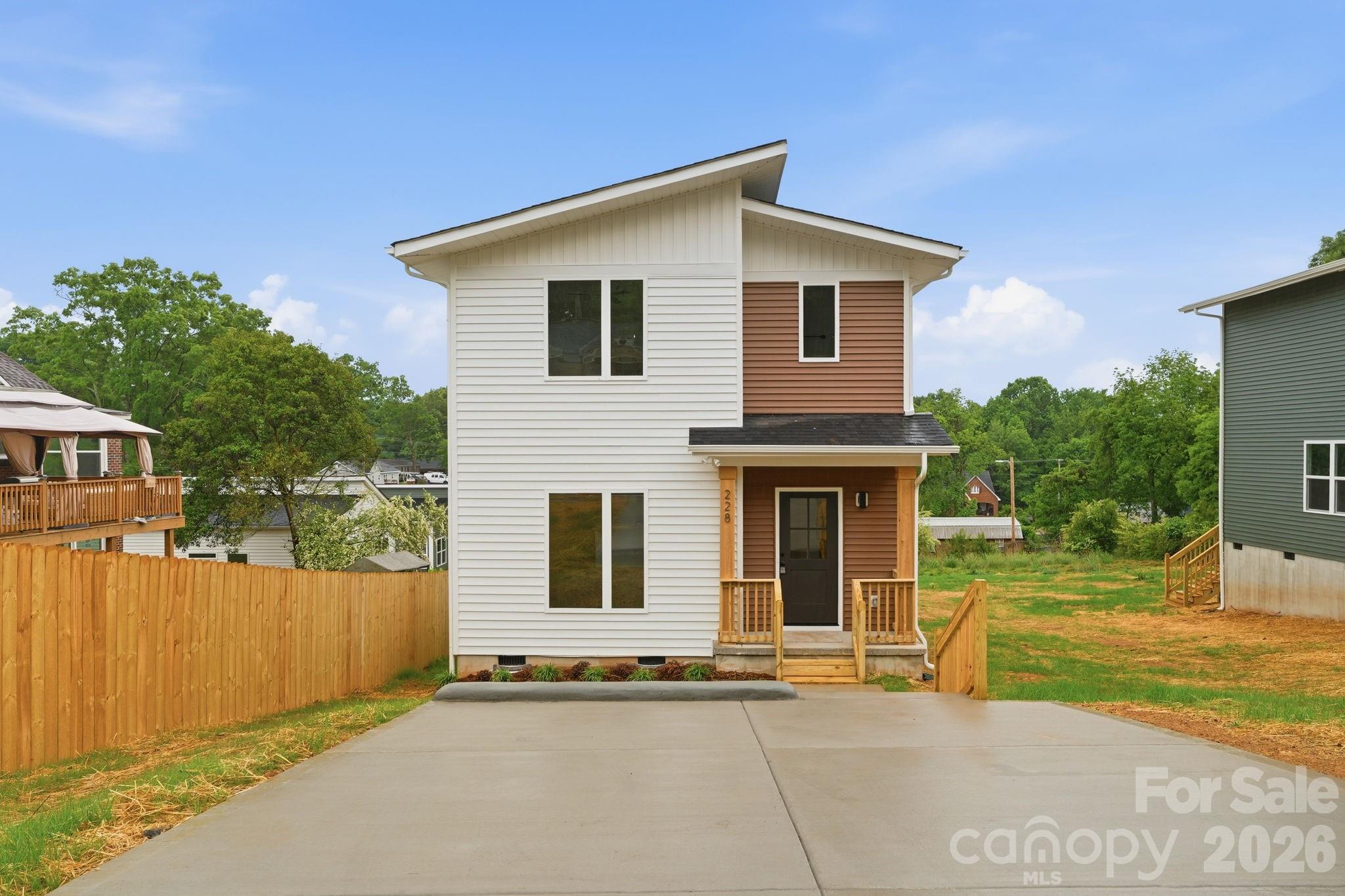 228 Summit Avenue Property Photo 1