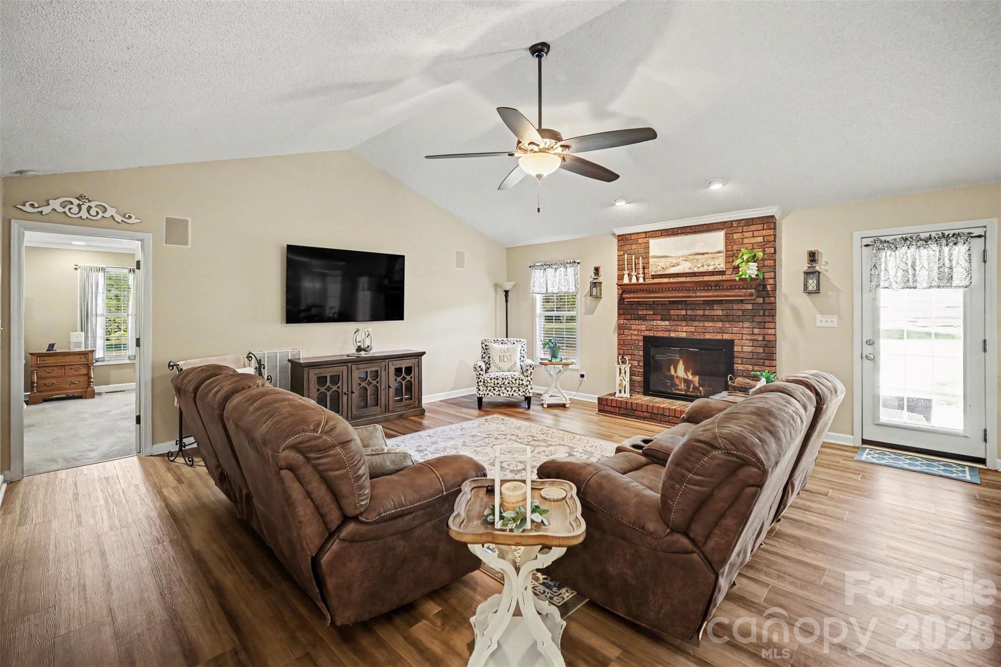 9903 Madres Court Property Photo 7
