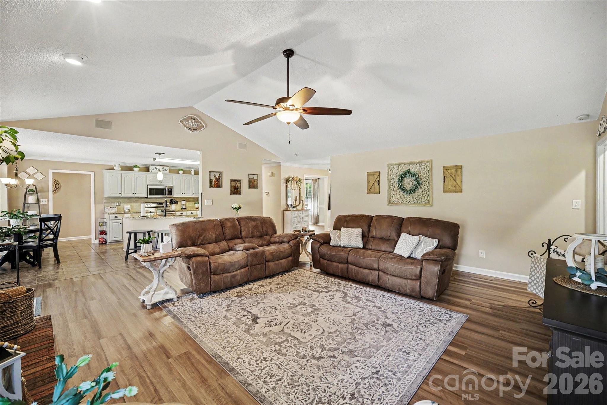 9903 Madres Court Property Photo 9