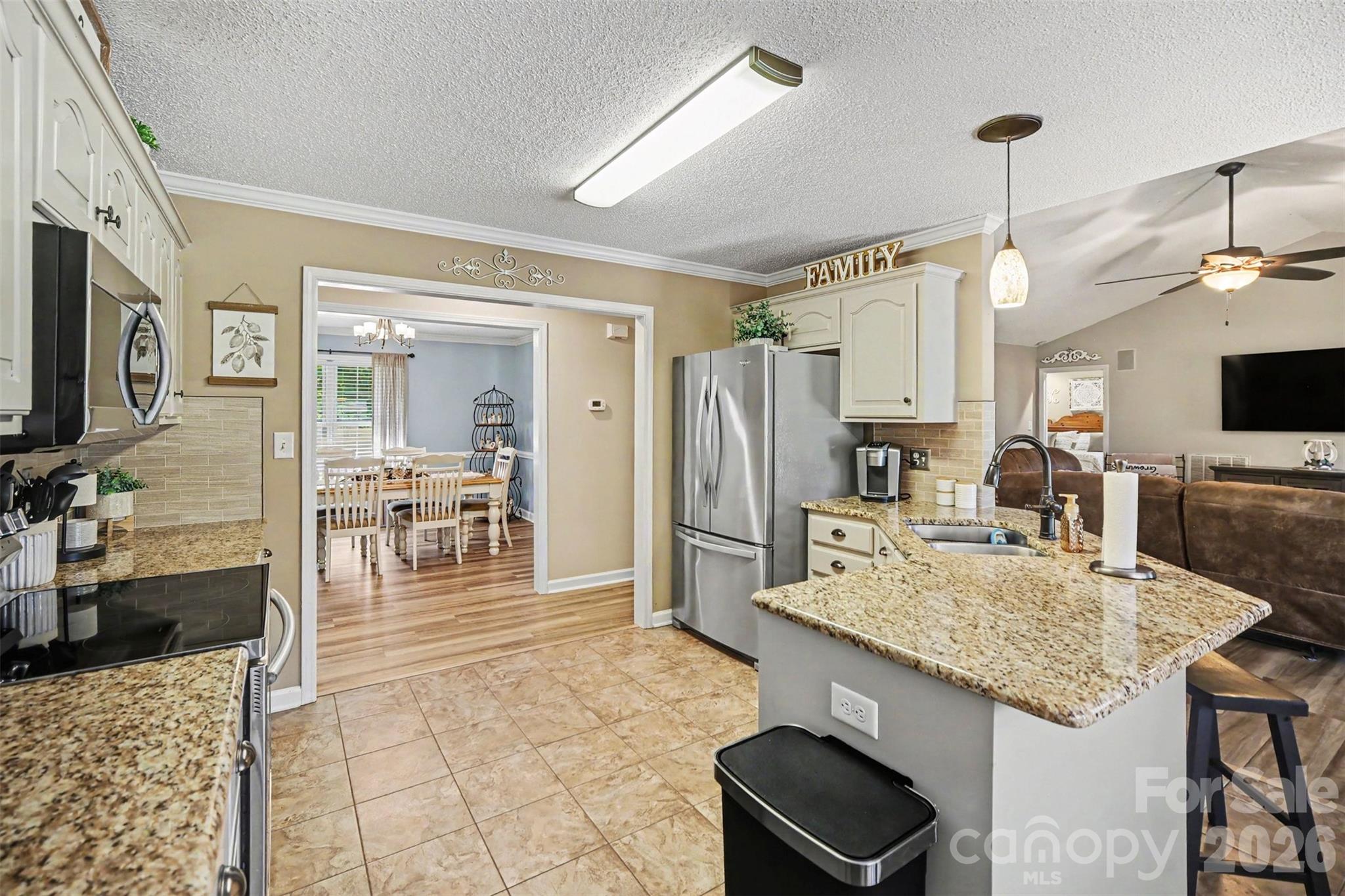 9903 Madres Court Property Photo 13