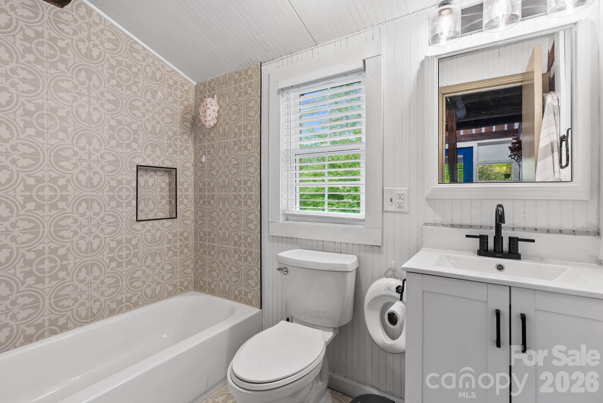 285 Glenaire Drive Property Photo 15