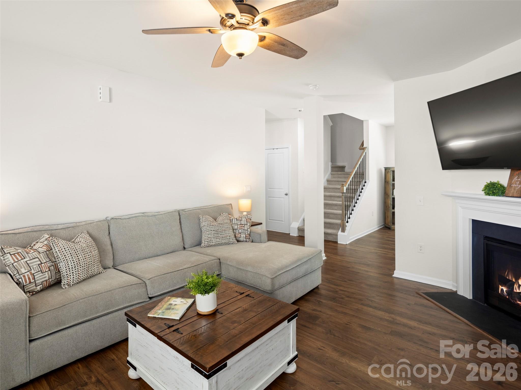 734 Fountain Park Boulevard Property Photo 5