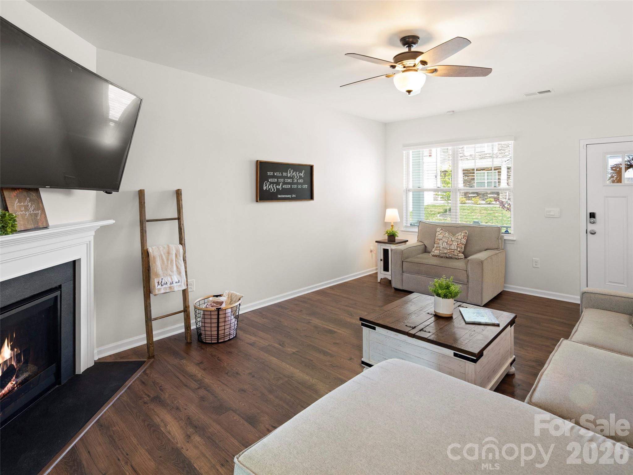 734 Fountain Park Boulevard Property Photo 6