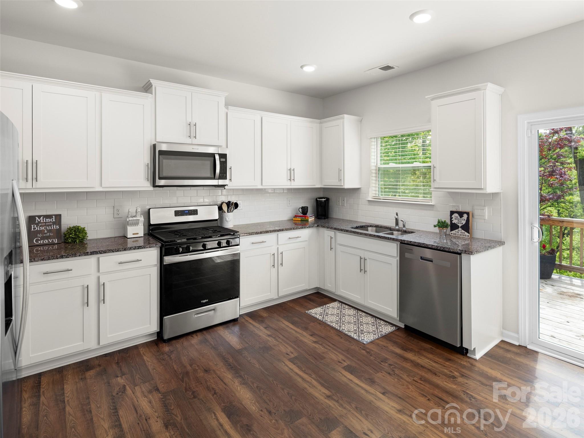 734 Fountain Park Boulevard Property Photo 8