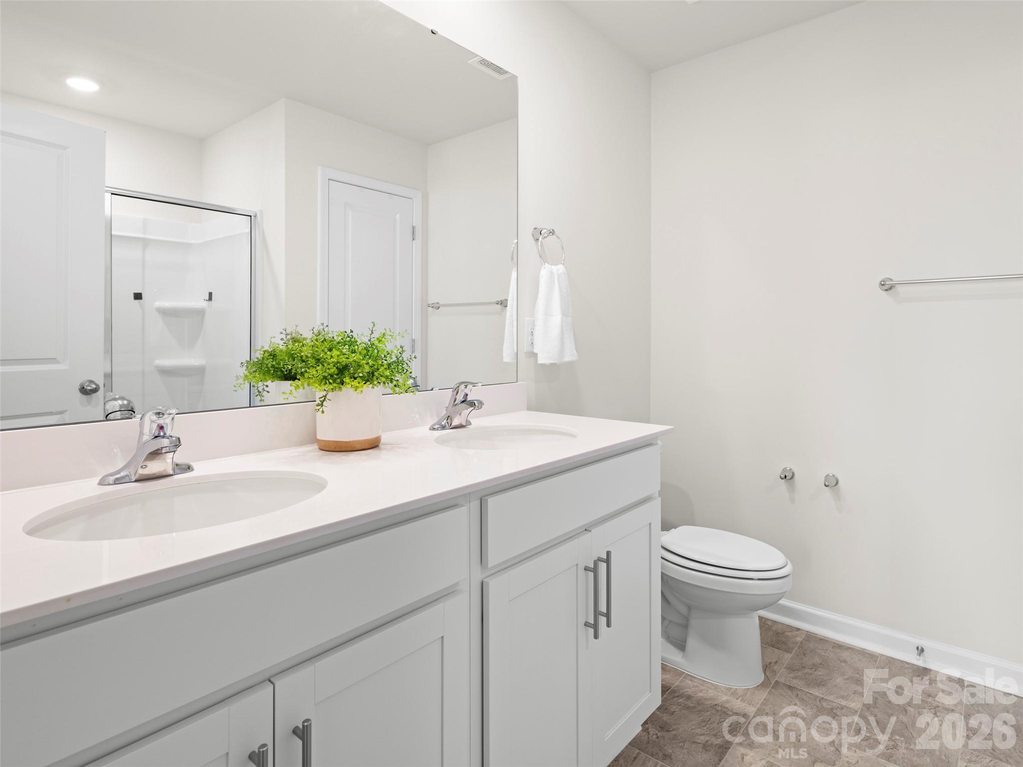 734 Fountain Park Boulevard Property Photo 14