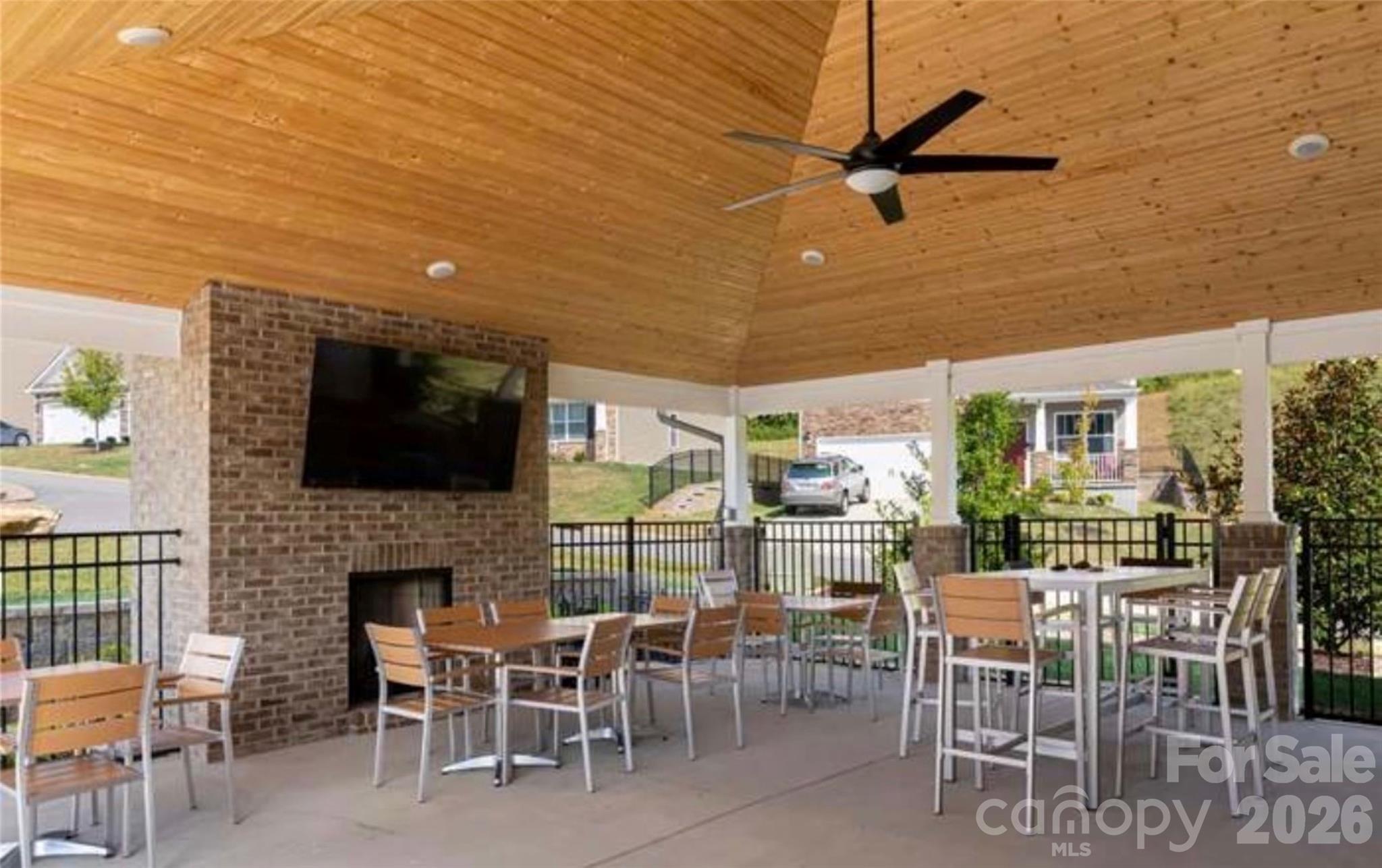 734 Fountain Park Boulevard Property Photo 25