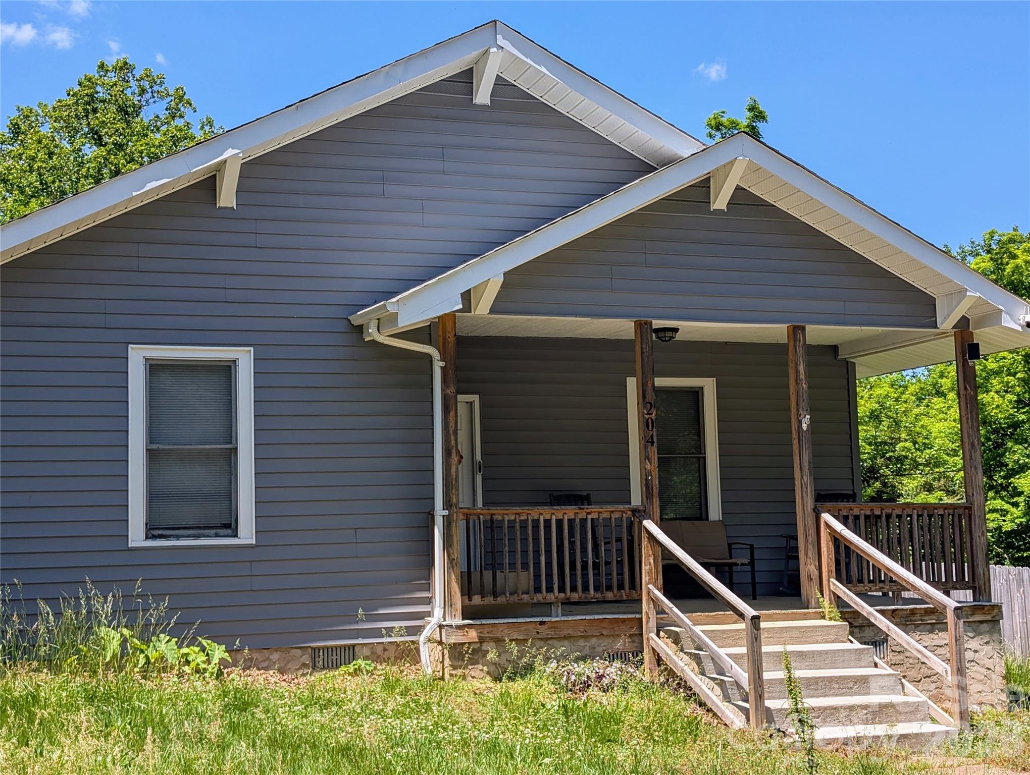 204 Shelby Street Property Photo 1