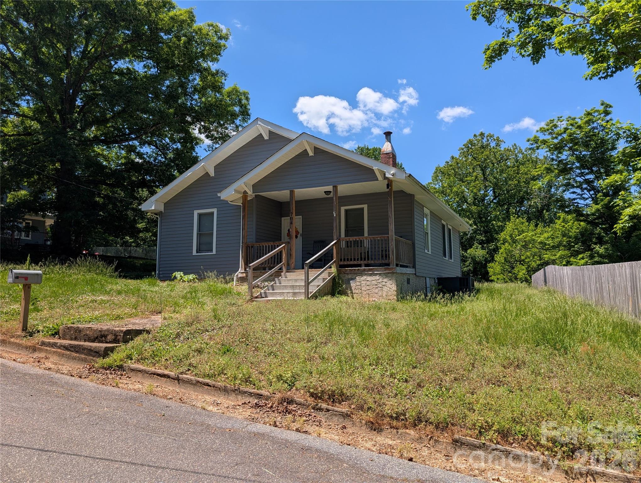 204 Shelby Street Property Photo 3