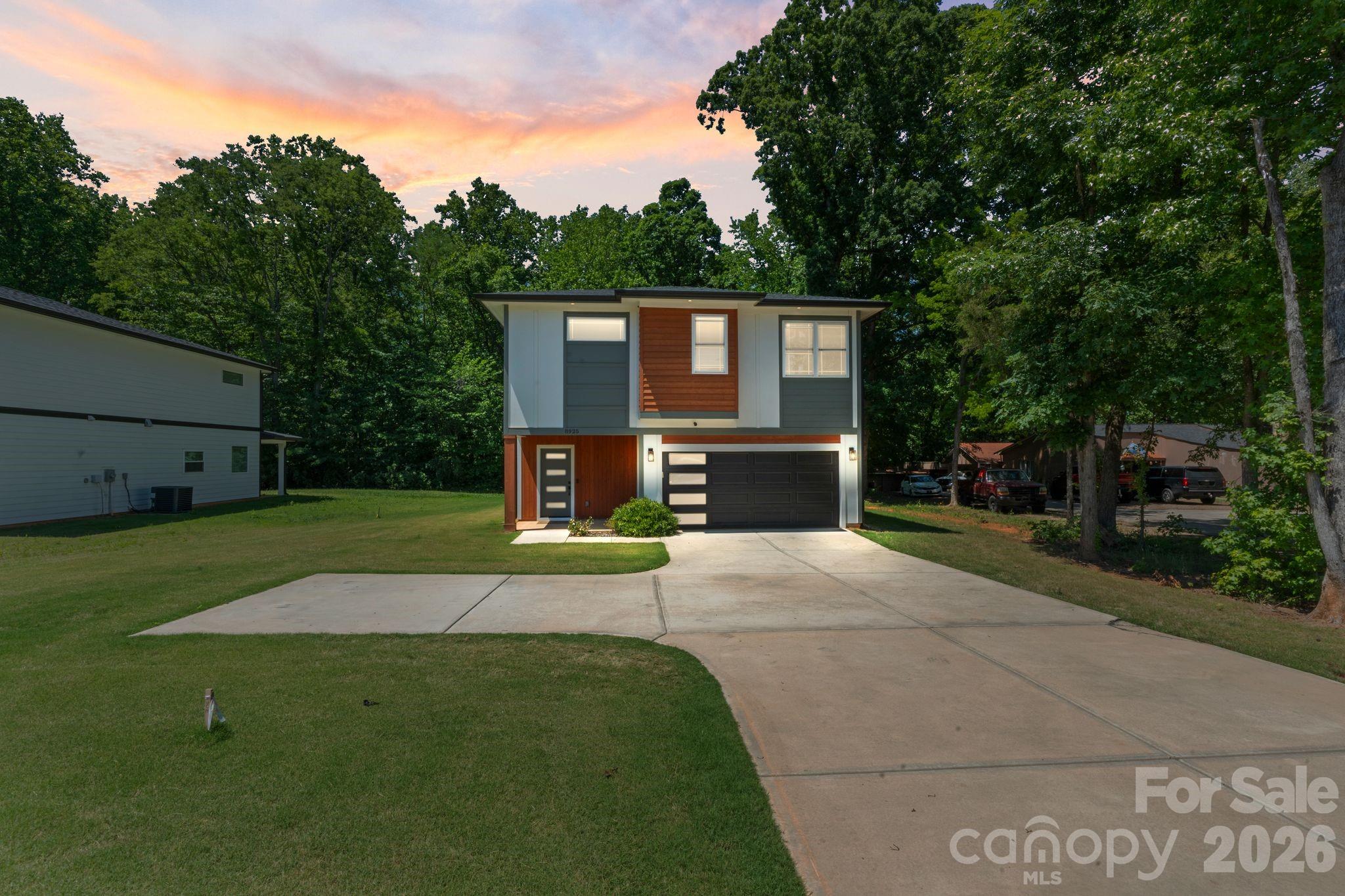 8925 Harrisburg Road Property Photo 1