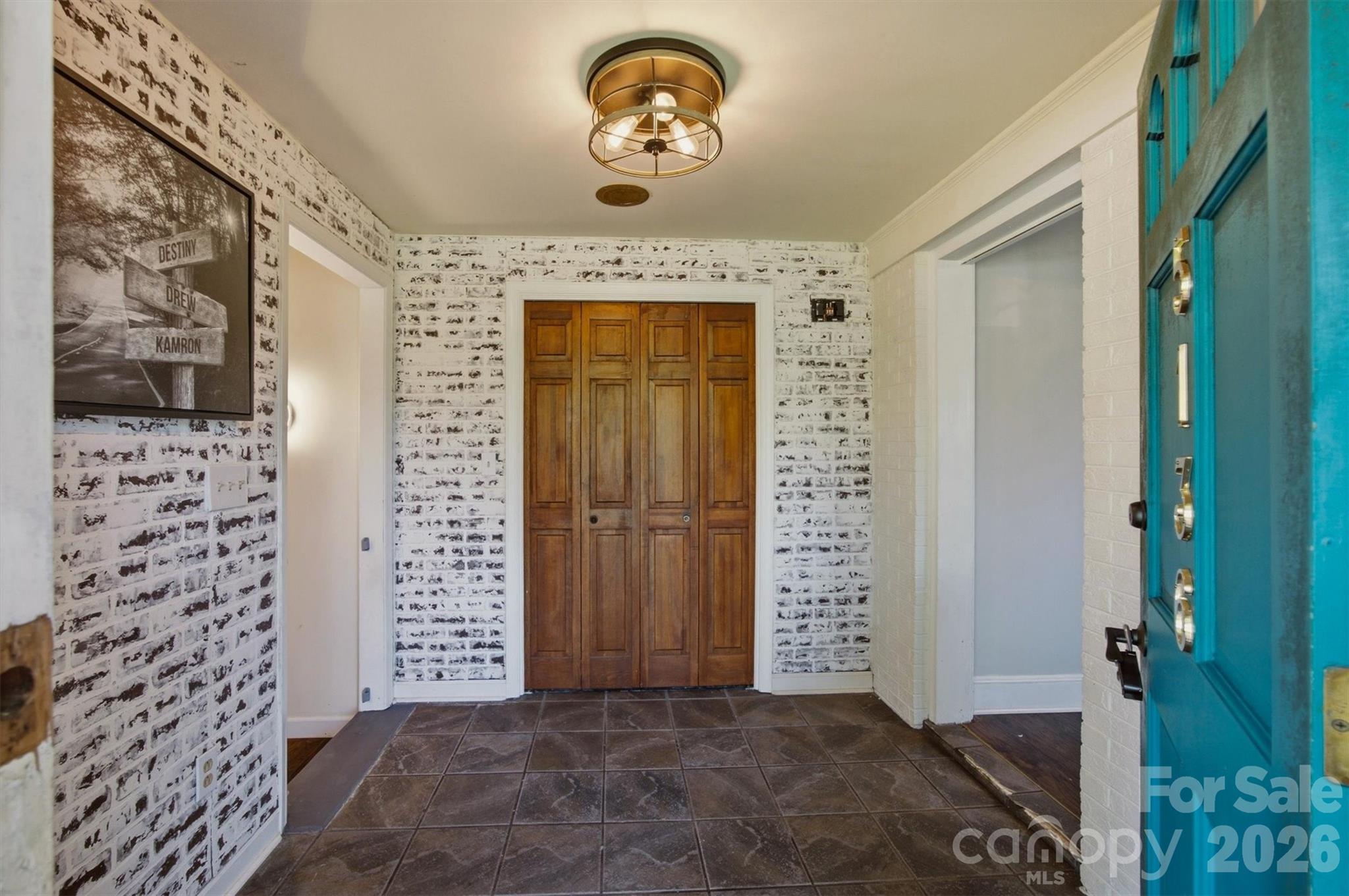 5136 Sherrill Drive Property Photo 2