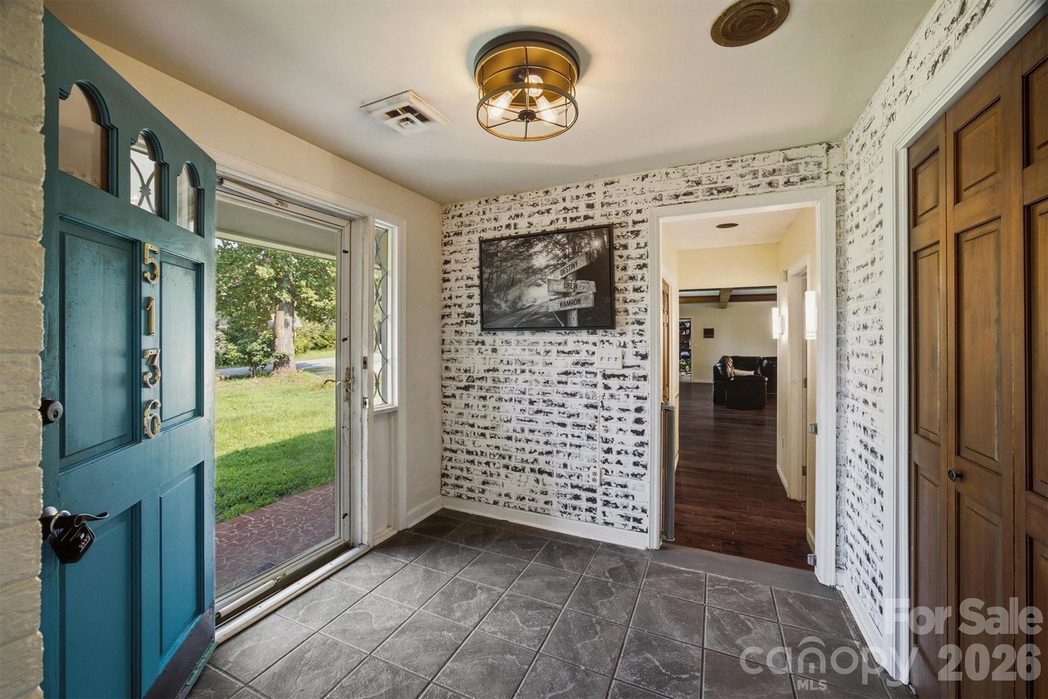 5136 Sherrill Drive Property Photo 4