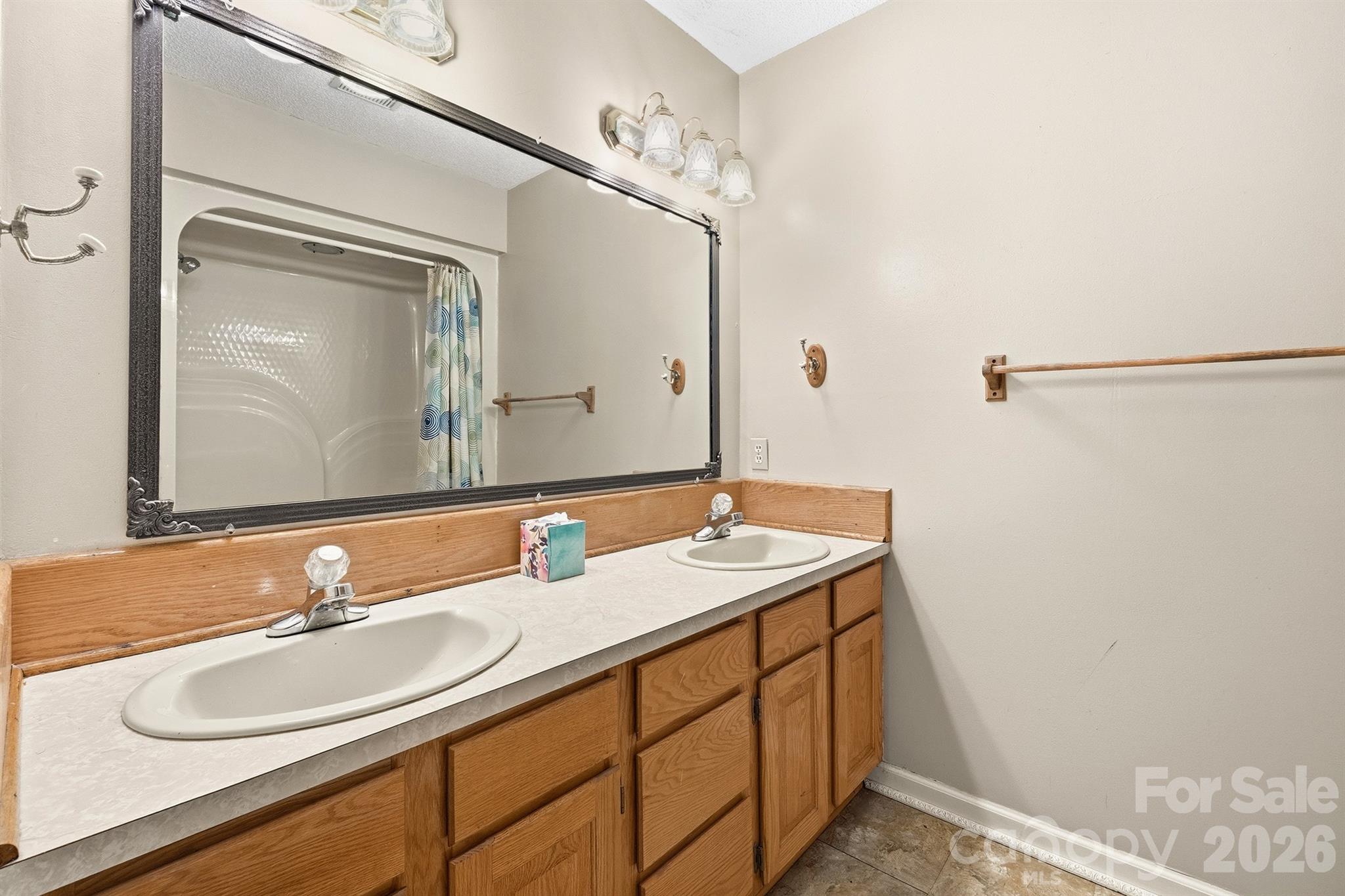 1227 Shirebourn None Property Photo 38