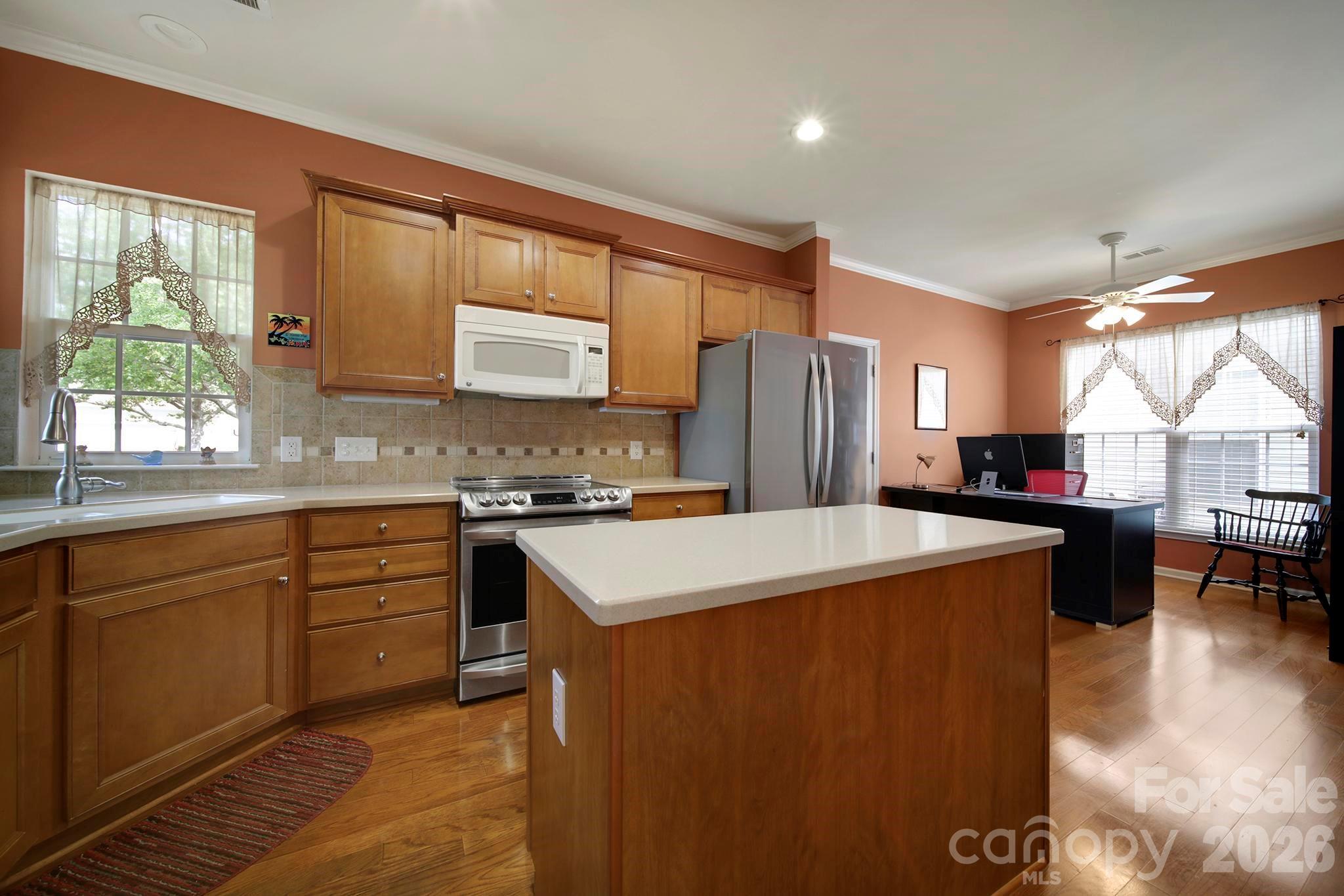 16353 Raven Crest Drive Property Photo 12